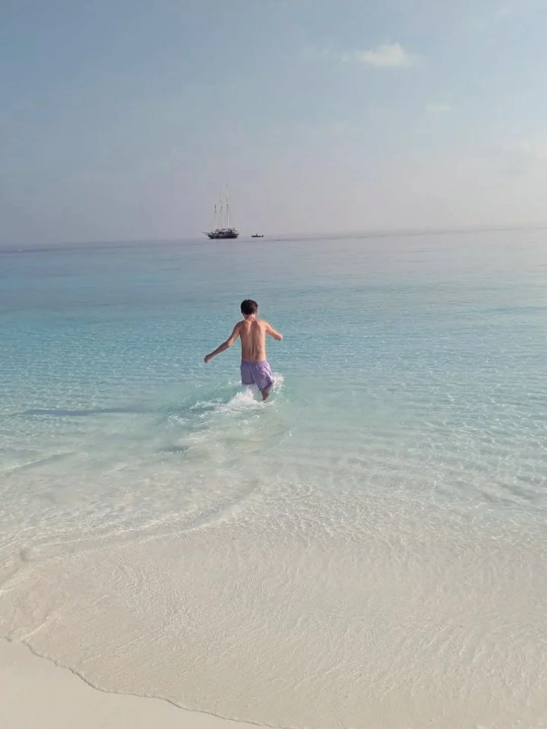 Ocean all around...

#pearl111 #liveaboard #maldivestrip #charter #snorkelingtrip
