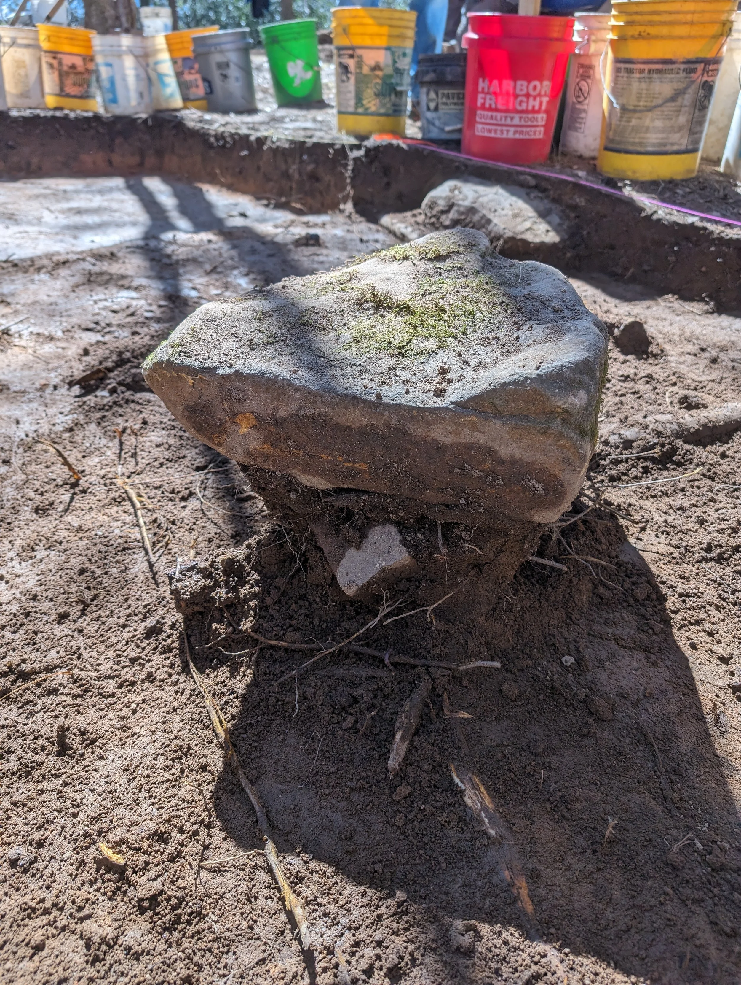 Corner foundation