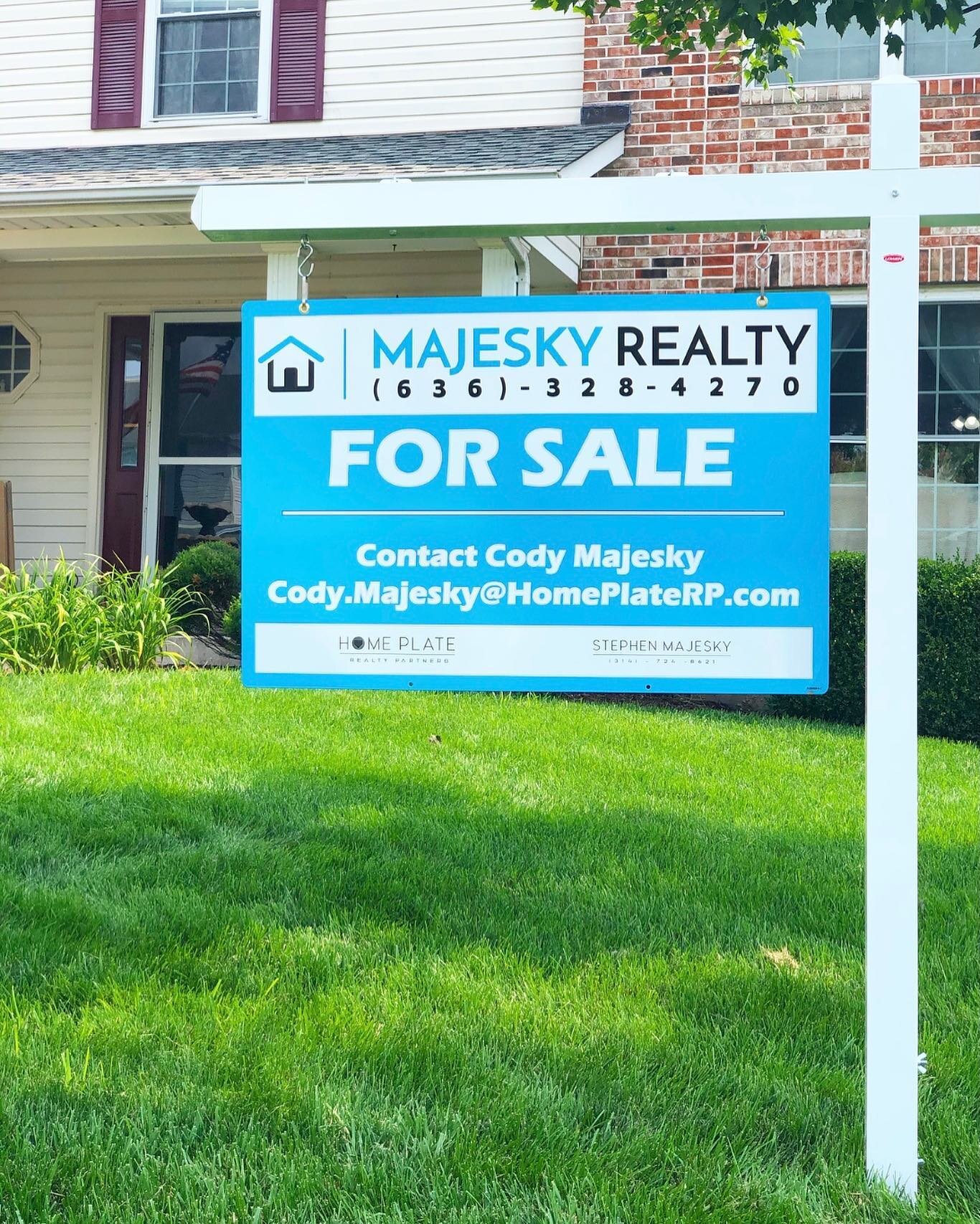 Now that is one good looking sign! Call me at 636-328-4270 if you are looking to sell and want one in your yard 🏠