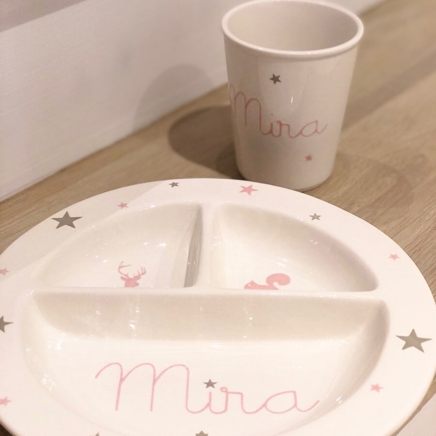 👼🏻The personalized hand painted baby plate and cup set is a wonderful way to welcome a new baby. The set is a great way to make meal time unique and fun. Perfect for boys and girls, available in several colors, this set will be a wonderful keepsake