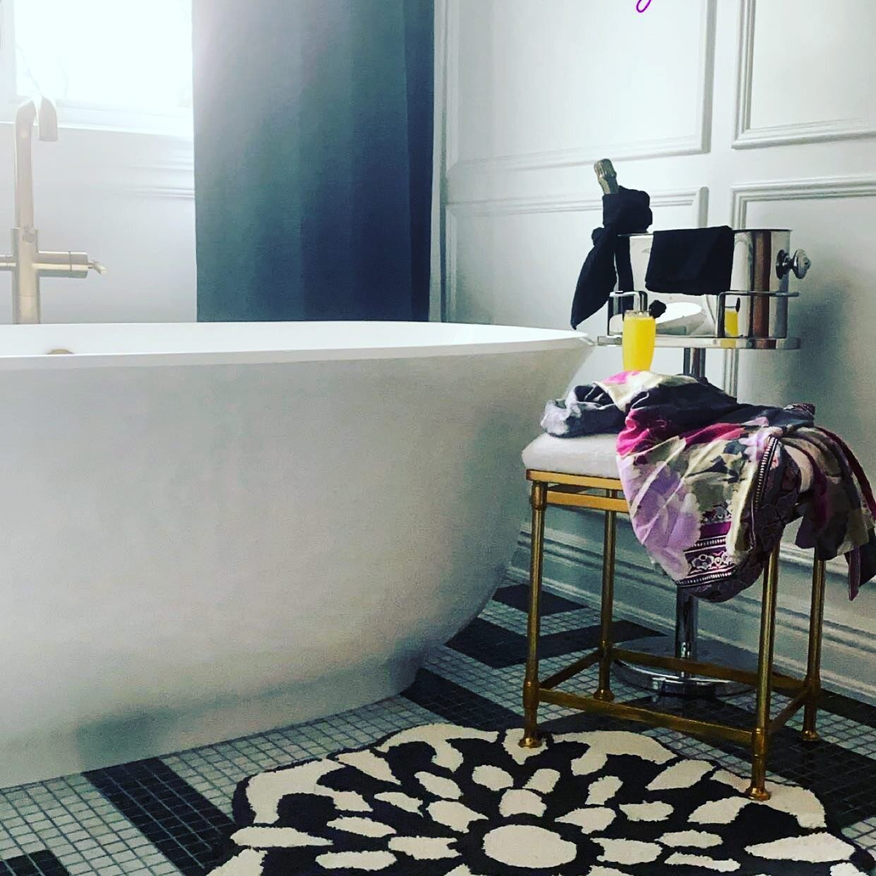 This rainy Sunday has me all sorts of relaxed....any other ladies need some serious me time??? Tagged some of my favorites as a reminder to take a minute (or 60) for yourselves today... #chicagointeriordesign #bathroomdesign #metime💕 #sundayvibes