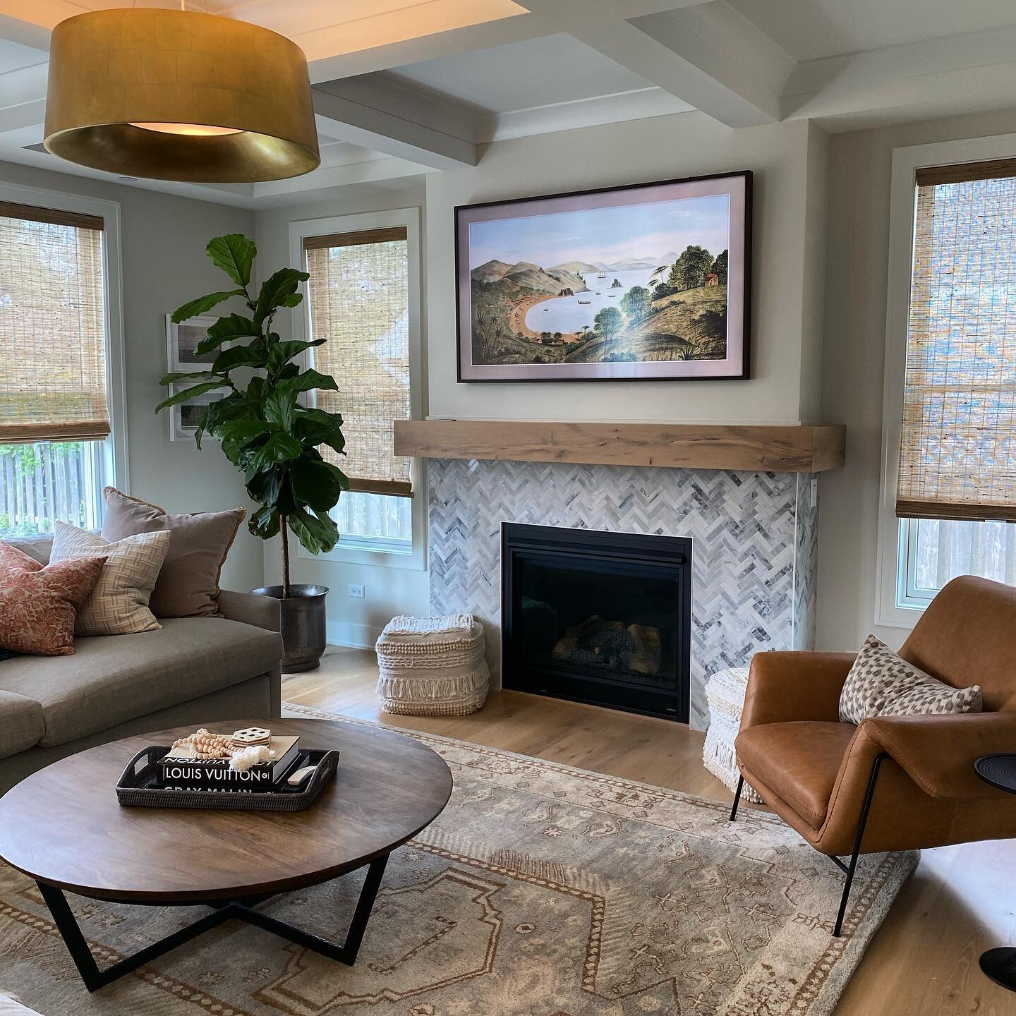 Soft and cozy- livable luxury #interiordesign #residentialdesign #ceilingdesign #chicagointeriordesign #familyroomdecor #fireplace #custombuilt #sopretty😍