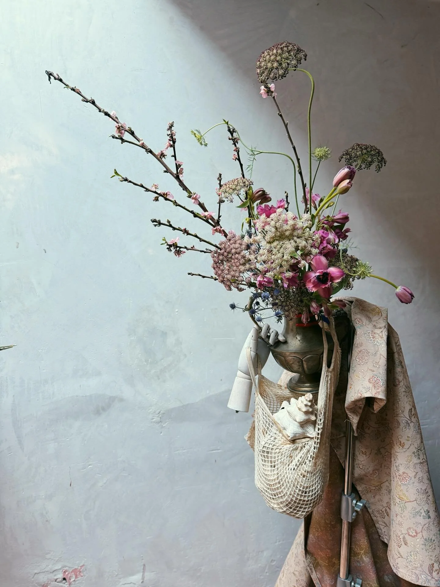 Imaginar el imaginario. Un collage de un bodeg&oacute;n en el que el mar suena de fondo.
#styling #flowers #flores