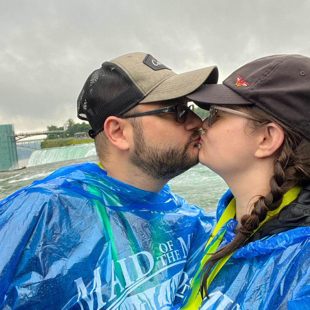 Artist, Mindy Wara, kissing her husband, Jason Maciolek, at NIagara Falls