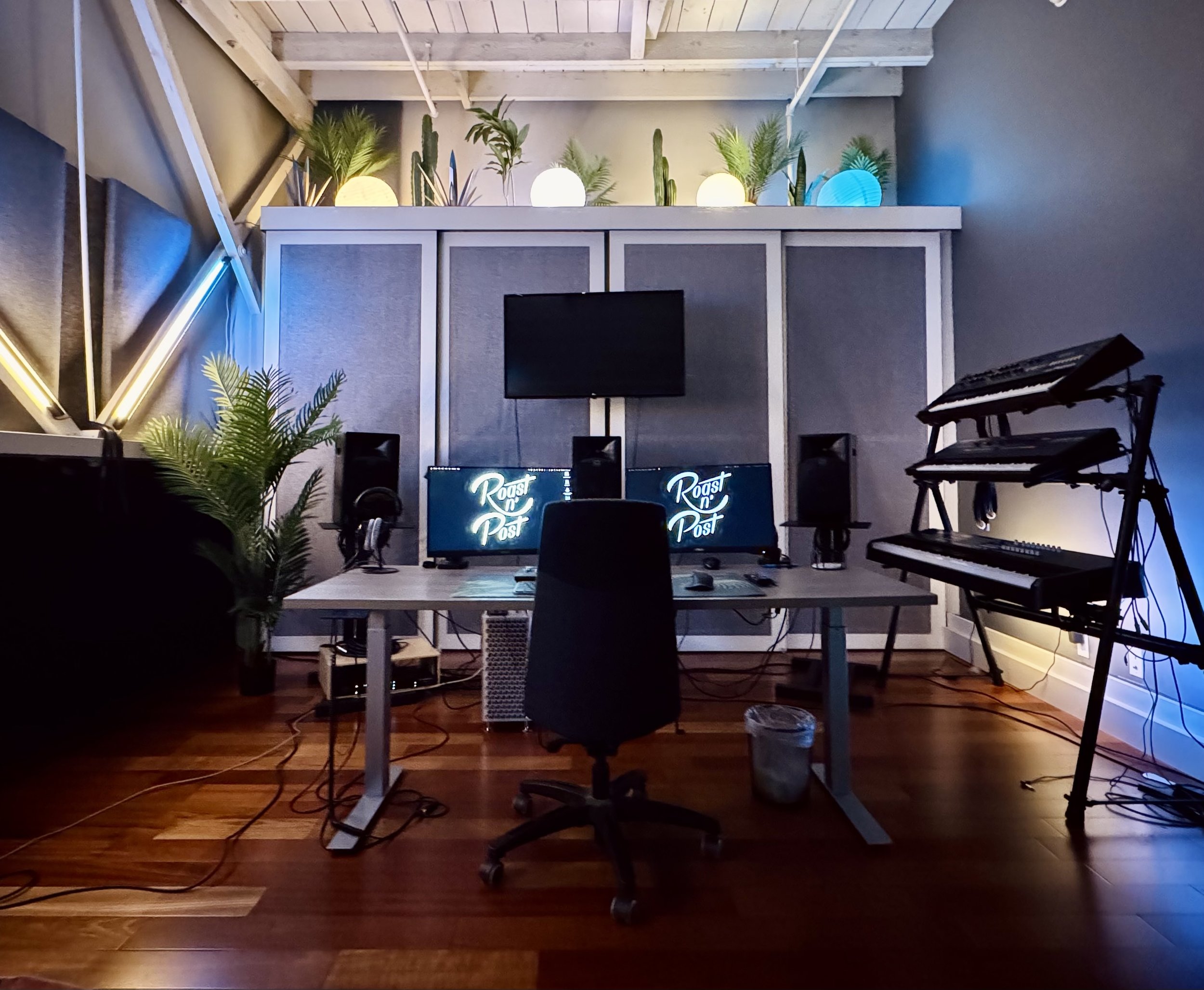 Desert-themed mix stage w/ JBL 7-series