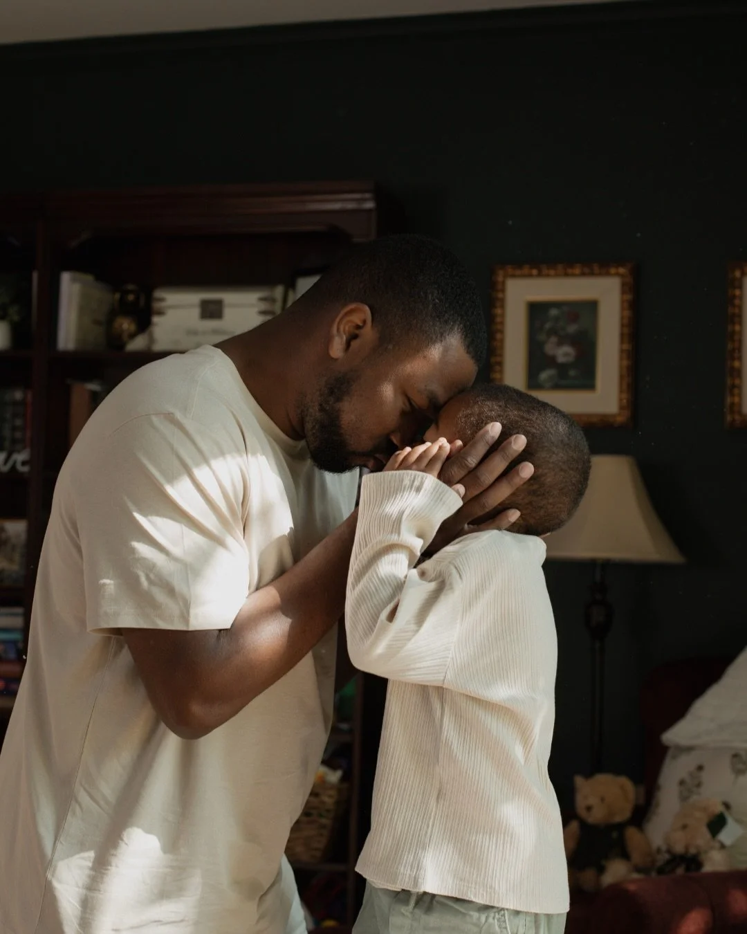 The kind of love that makes a house feel like home 🫶🏼

&ndash; The Howell Family 

#lowcountryphotographer #blufftonphotographer #hiltonheadisland #familyphotography #hiltonheadphotographer