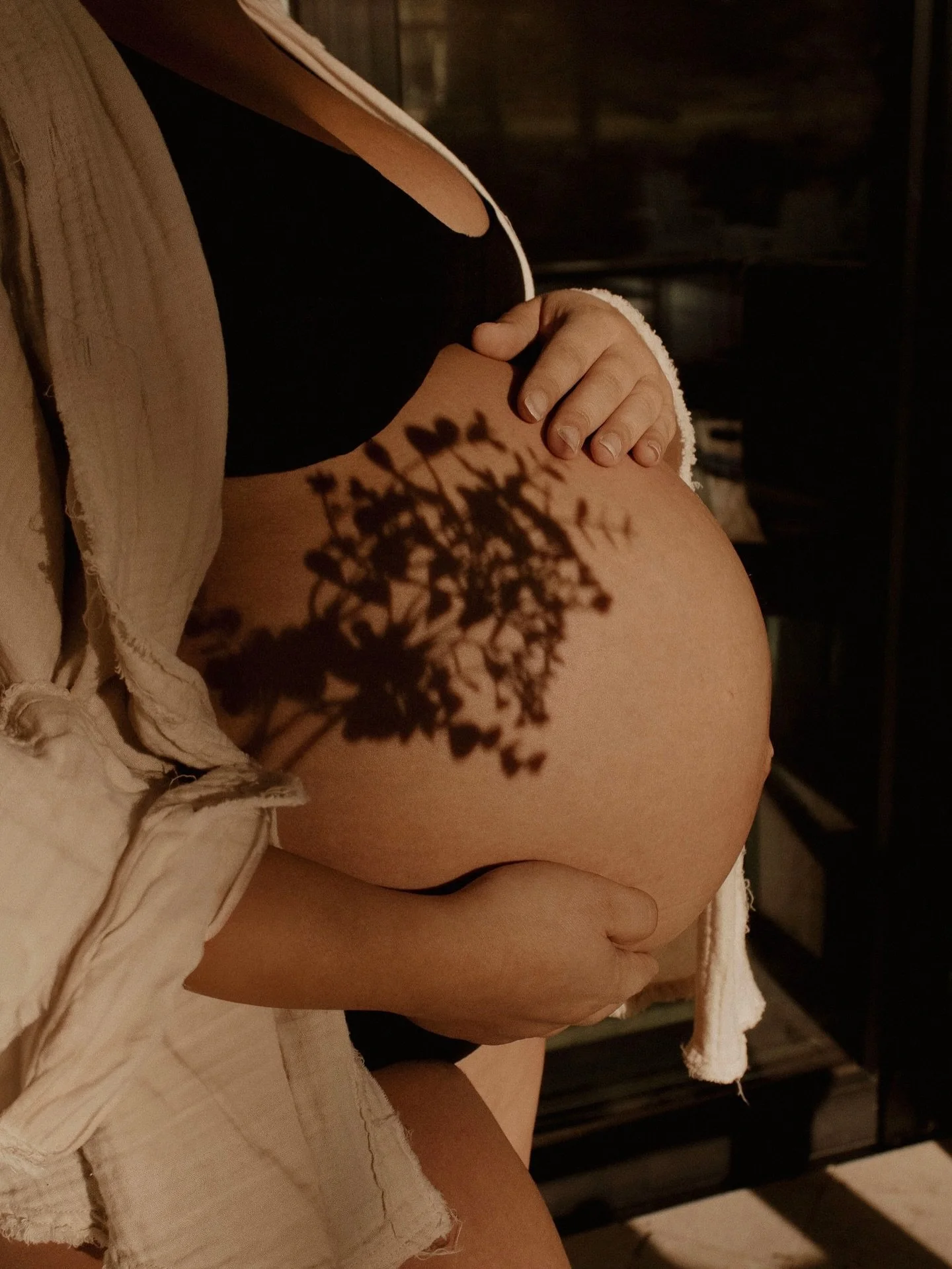 the beauty of what&rsquo;s becoming 🌿

#blufftonphotographer #hiltonheadphotographer #maternity