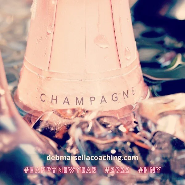 🌟 To an INSPIRING year of love, meaning and connection ahead for us all - cheers! 🌟 #debmarsellacoaching #coach #coaching #coactivecoaching #love #peace #hny #happynewyear #happynewyear2022 #bestyearever #2022