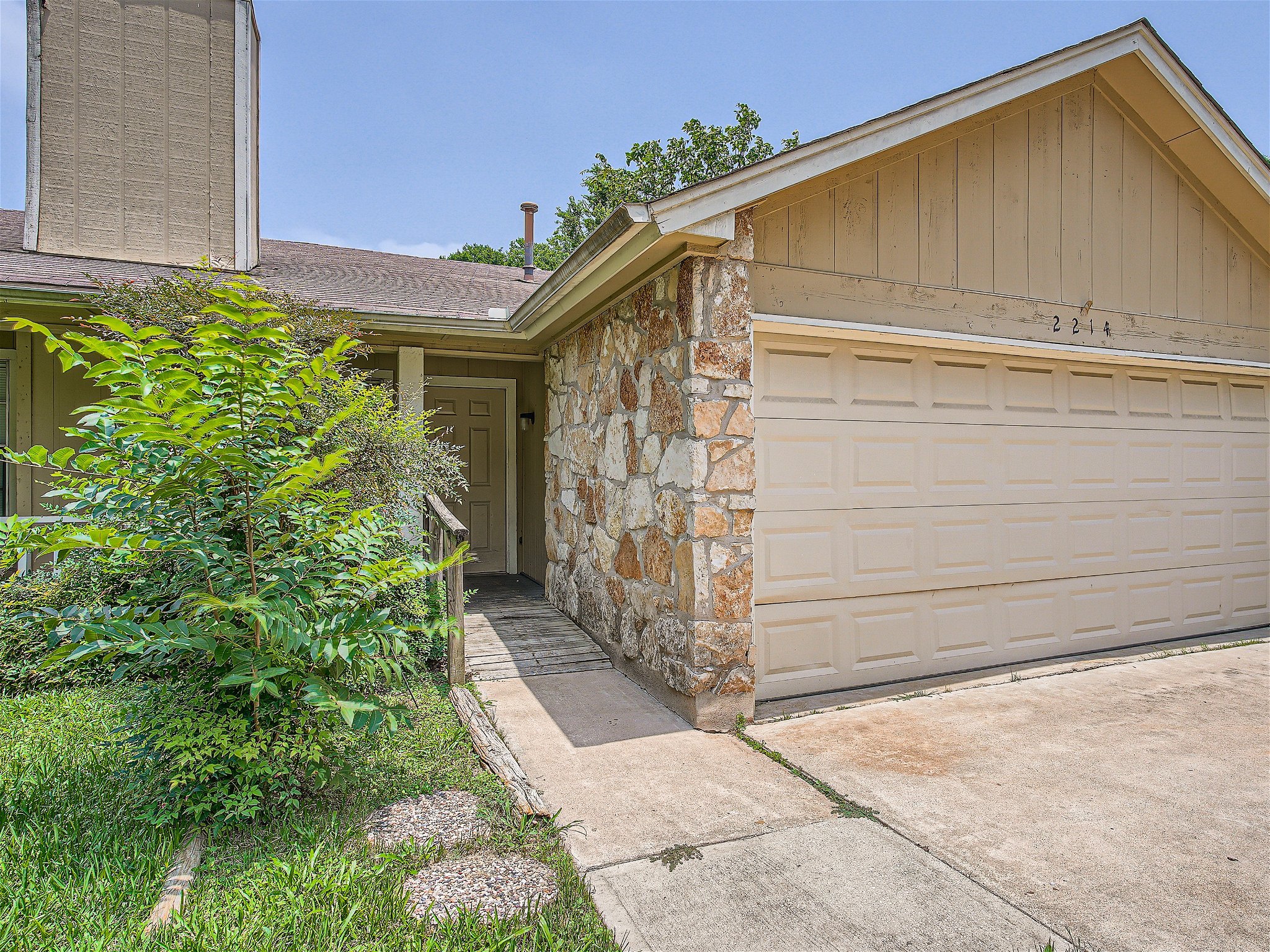 2214 Lear Ln