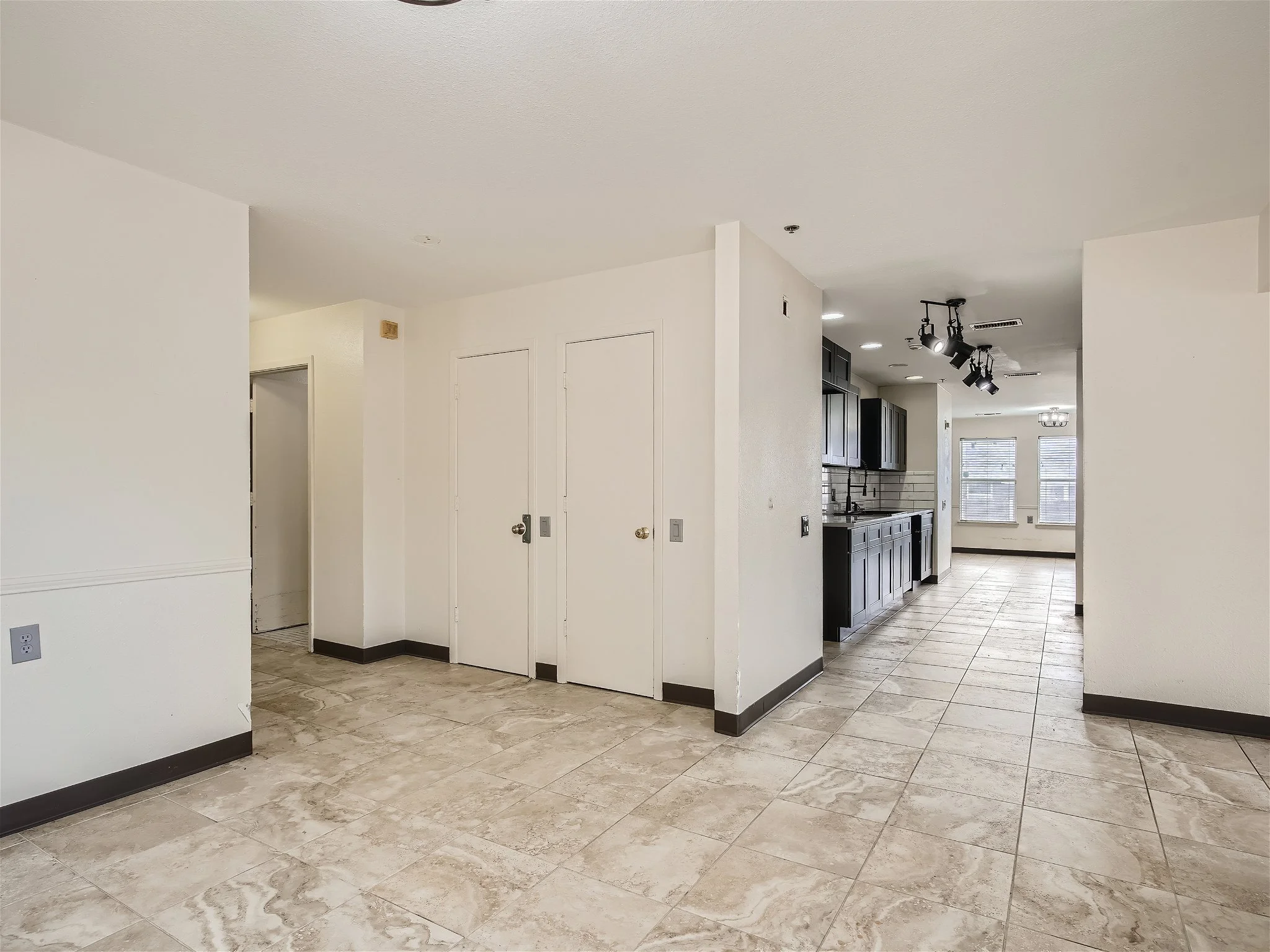 5908 West Gate Blvd - MLS Sized - 012 - 14 Breakfast Area.jpg