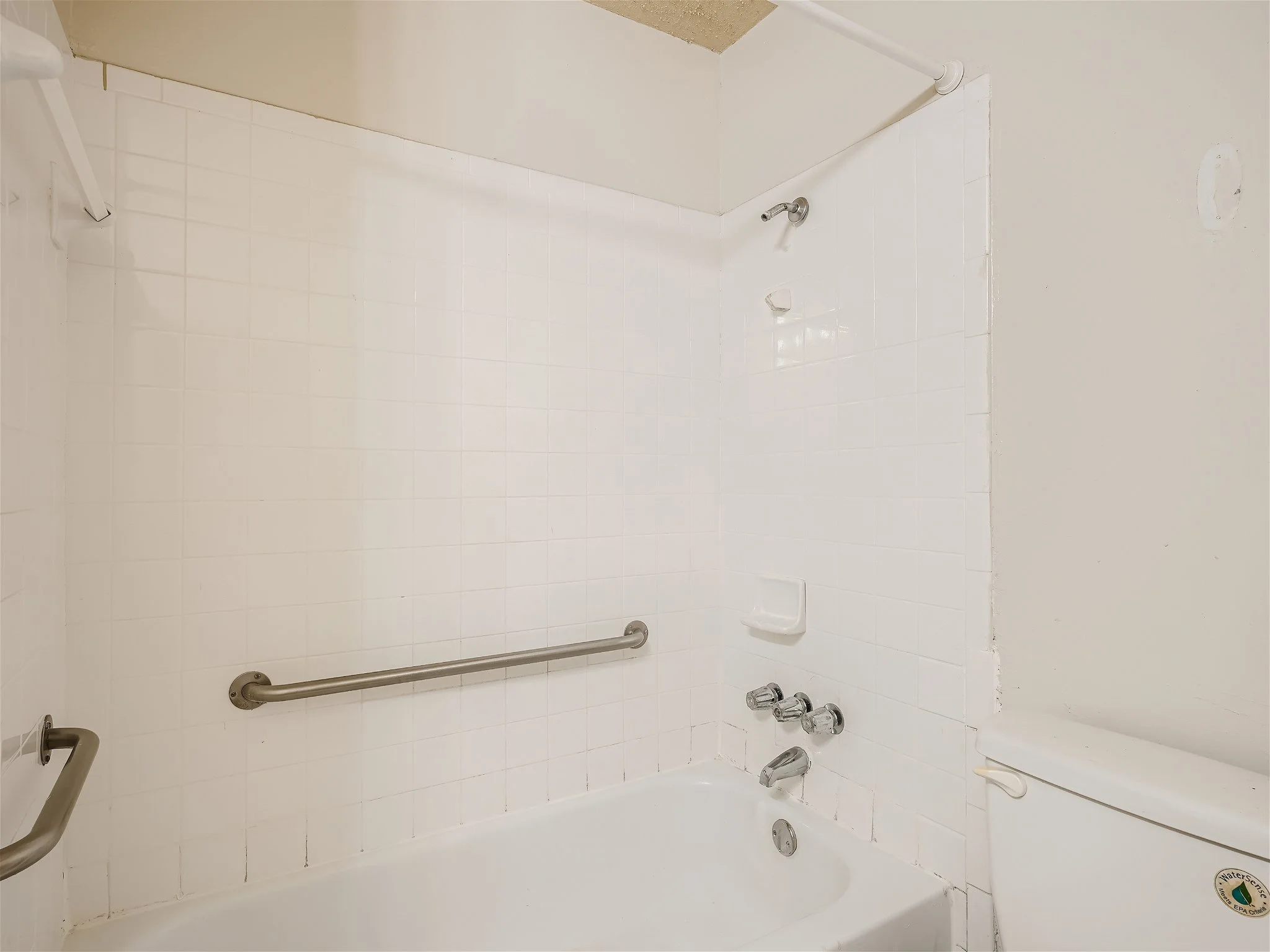 4411 Clarno Dr - MLS Sized - 021 - 24 Bathroom.jpg