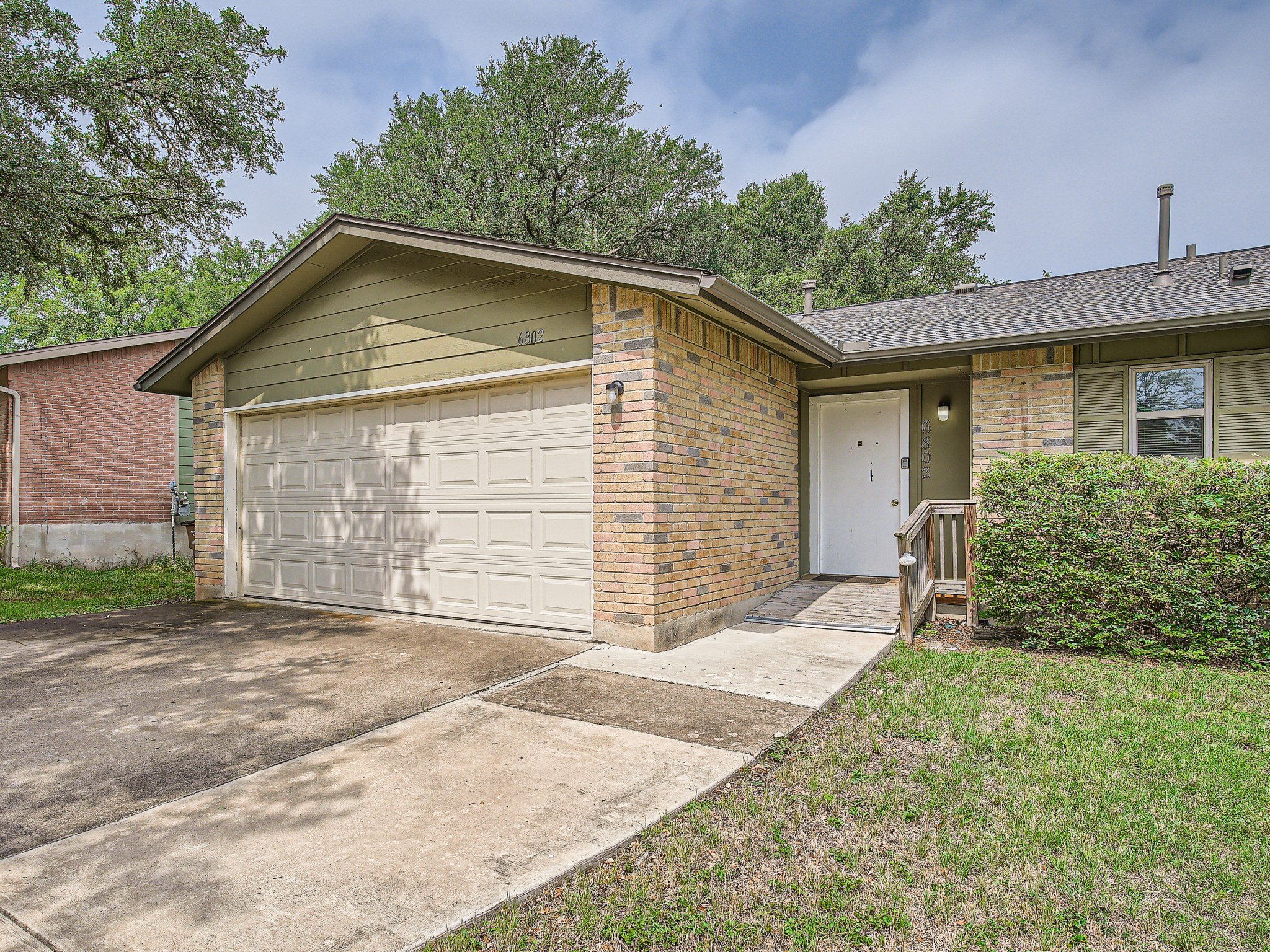 04 Exterior Front Entry.jpg