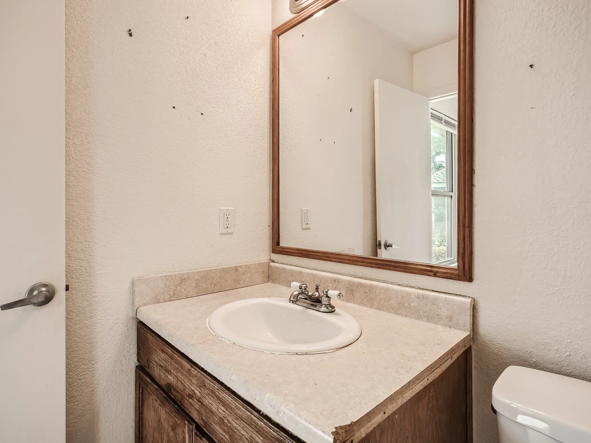 18 Primary Bathroom.jpg