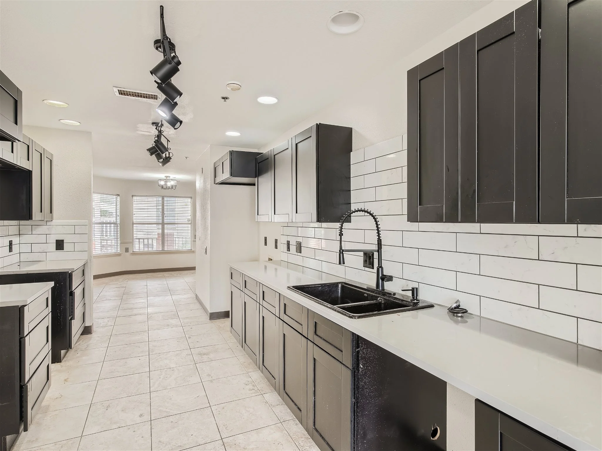 5908 West Gate Blvd - MLS Sized - 008 - 10 Kitchen.jpg