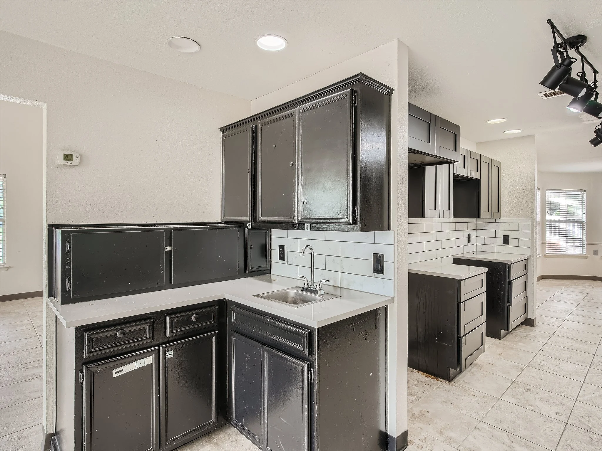 5908 West Gate Blvd - MLS Sized - 009 - 11 Kitchen.jpg