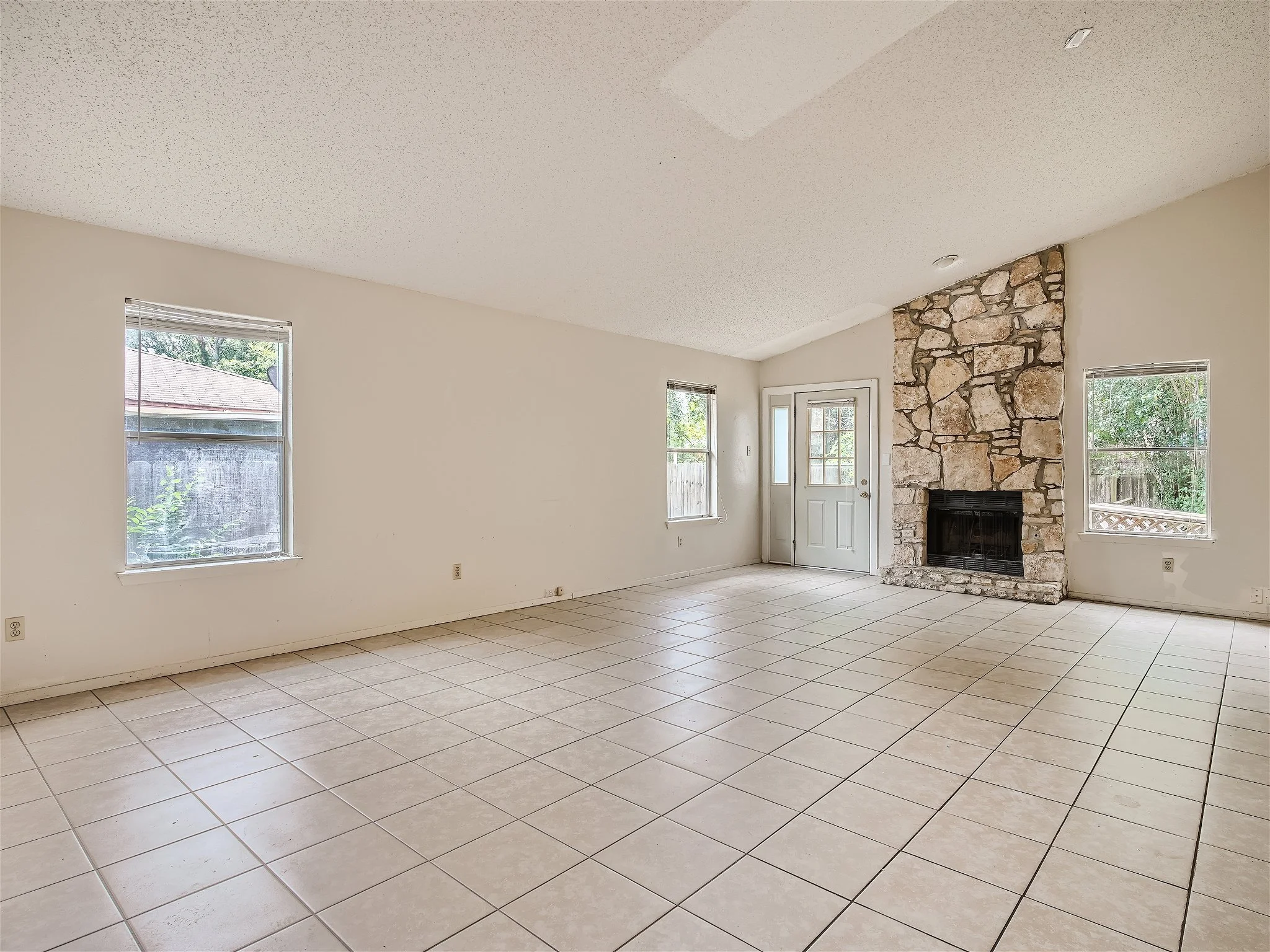 4411 Clarno Dr - MLS Sized - 004 - 06 Living Room.jpg