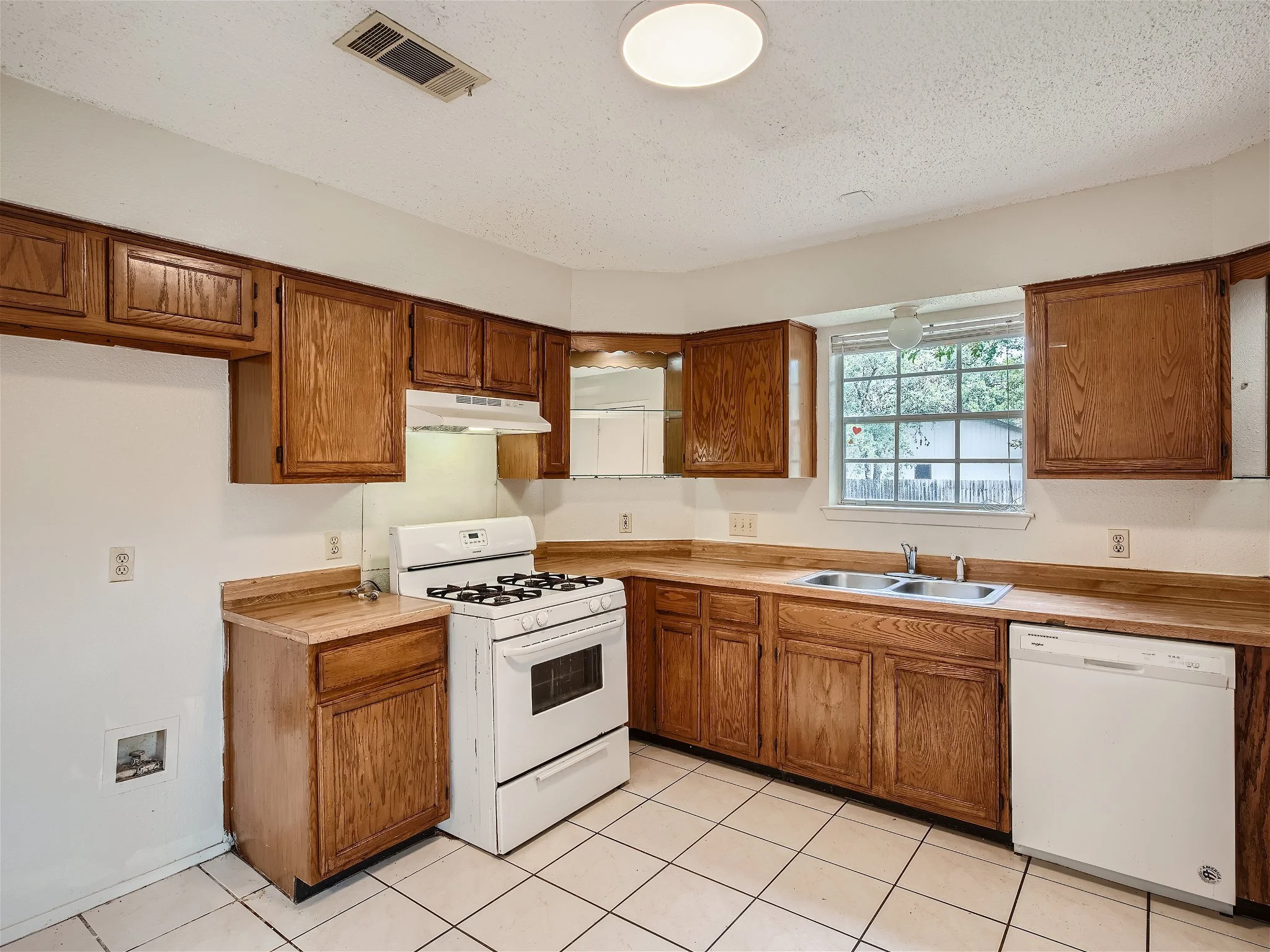 4411 Clarno Dr - MLS Sized - 007 - 09 Kitchen.jpg