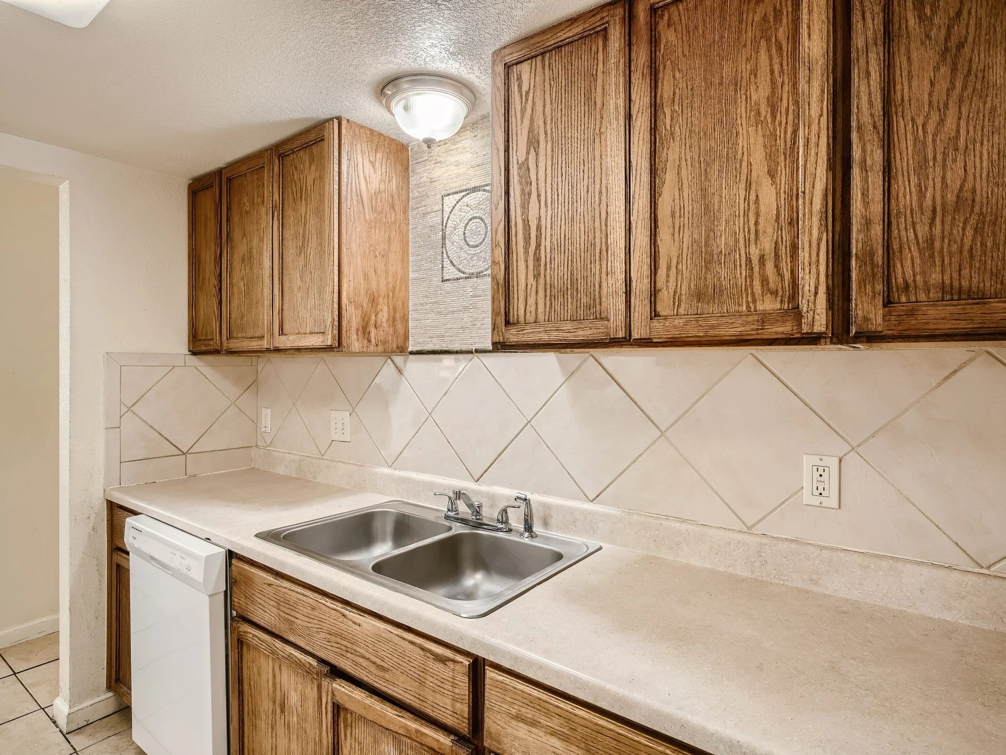 10 Kitchen.jpg
