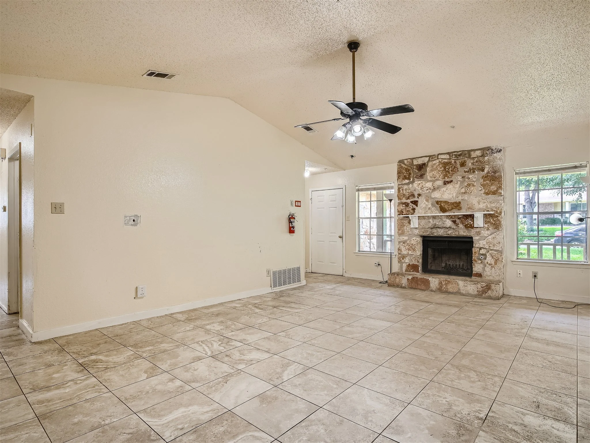 2214 Lear Ln - MLS Sized - 007 - 08 Living Room.jpg