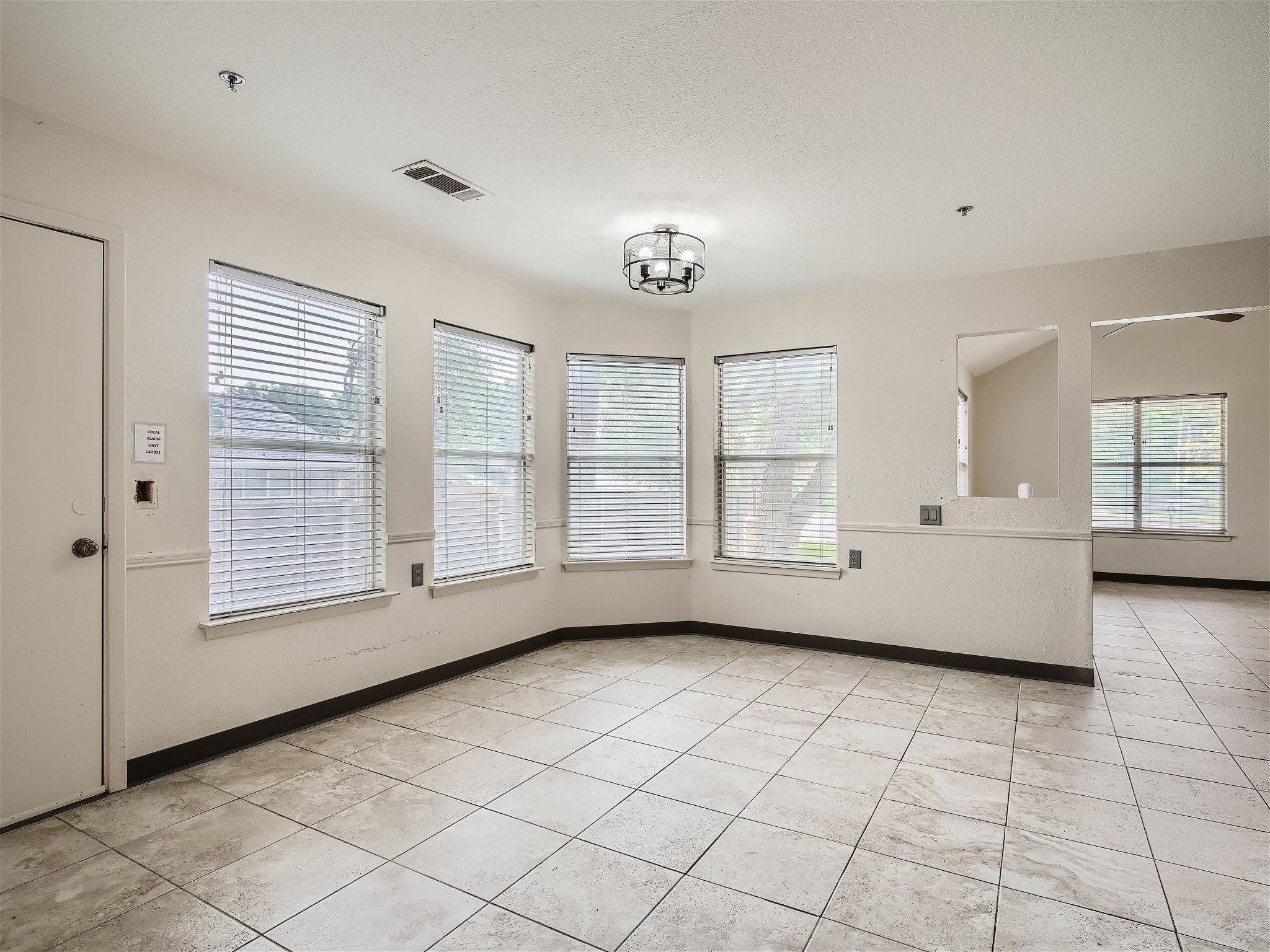 5908 West Gate Blvd - MLS Sized - 015 - 18 Breakfast Area.jpg
