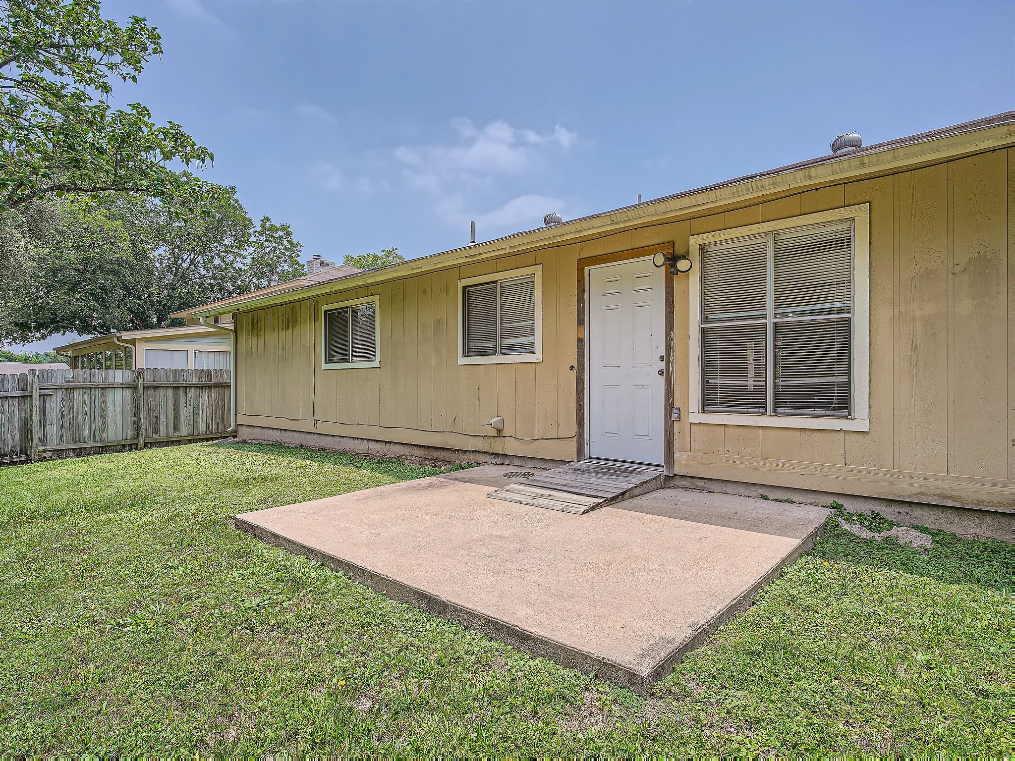 2214 Lear Ln - MLS Sized - 025 - 26 Patio.jpg