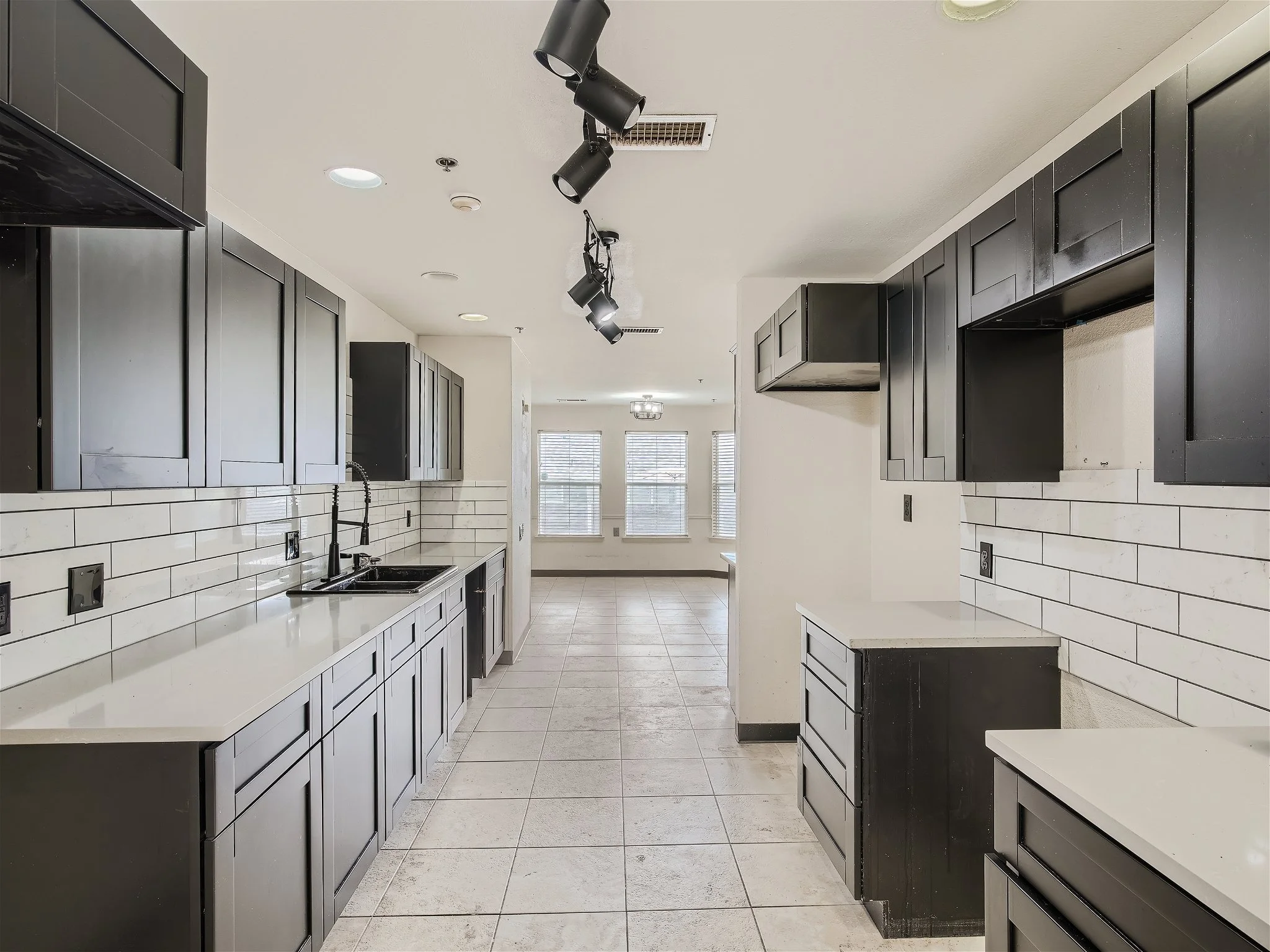 5908 West Gate Blvd - MLS Sized - 007 - 09 Kitchen.jpg