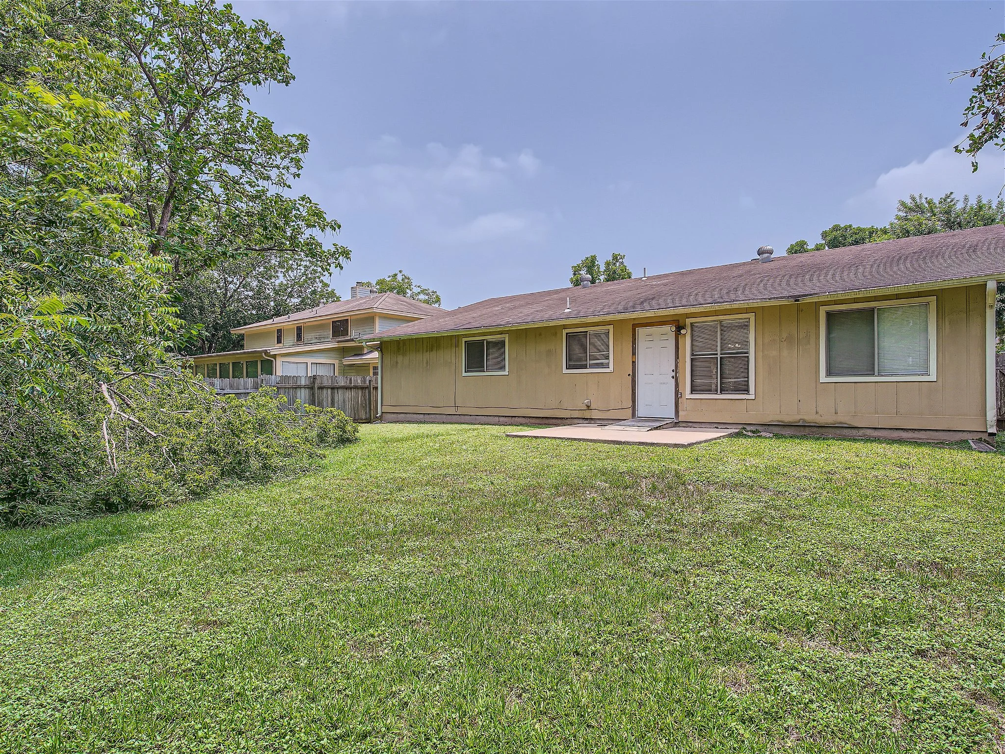 2214 Lear Ln - MLS Sized - 026 - 27 Back Yard.jpg