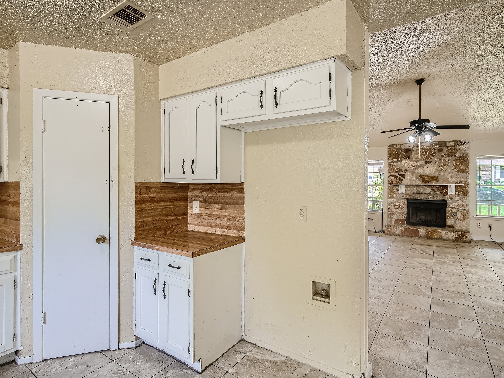 2214 Lear Ln - MLS Sized - 012 - 13 Kitchen.jpg