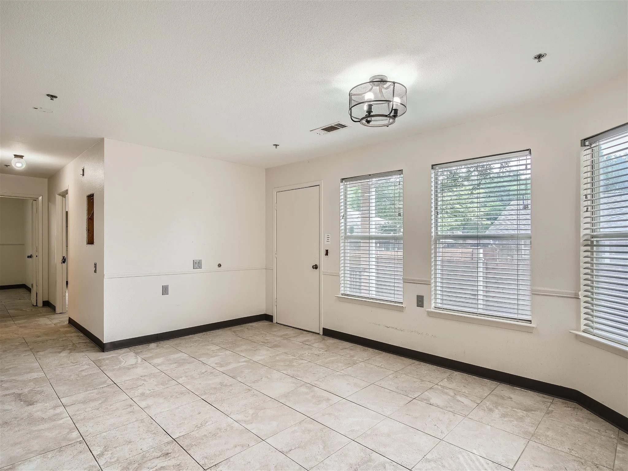 5908 West Gate Blvd - MLS Sized - 013 - 15 Breakfast Area.jpg