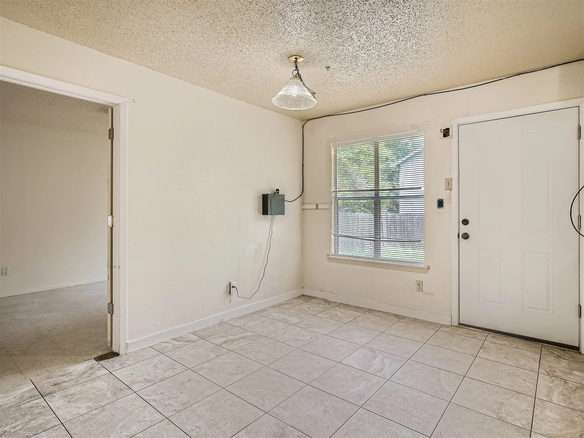 2214 Lear Ln - MLS Sized - 013 - 14 Breakfast Area.jpg