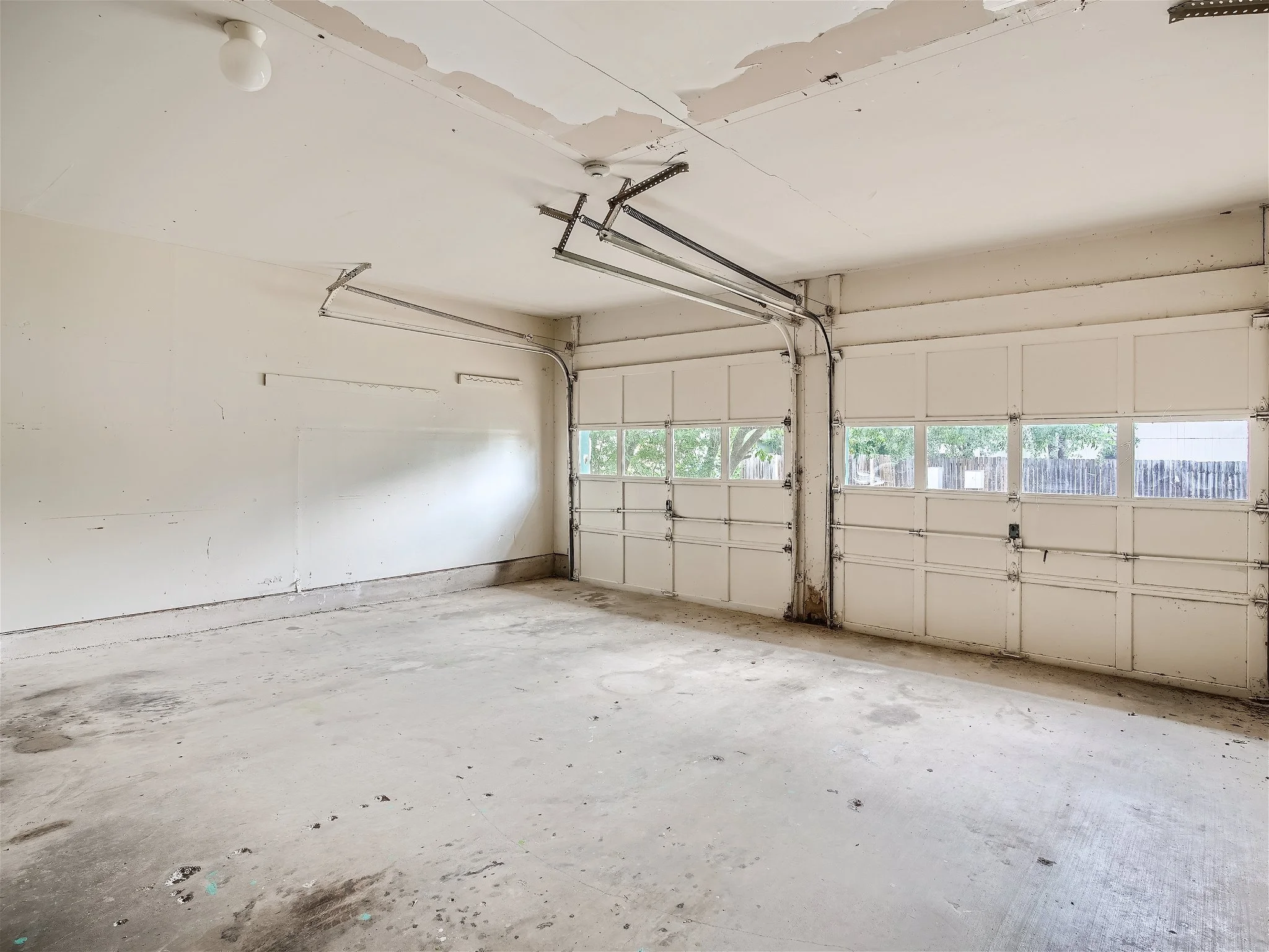 4411 Clarno Dr - MLS Sized - 023 - 26 Garage.jpg