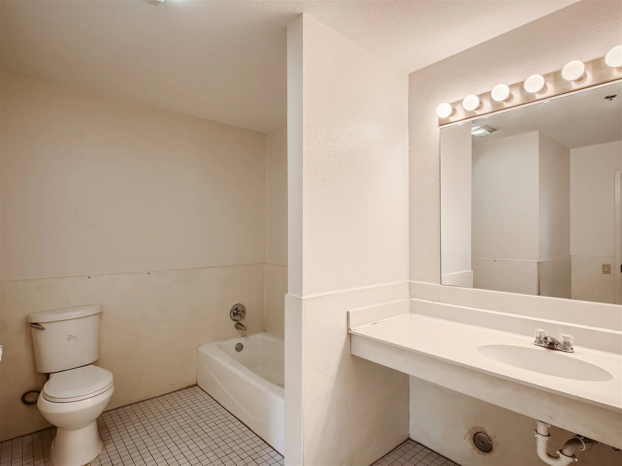 5908 West Gate Blvd - MLS Sized - 022 - 27 Bathroom.jpg