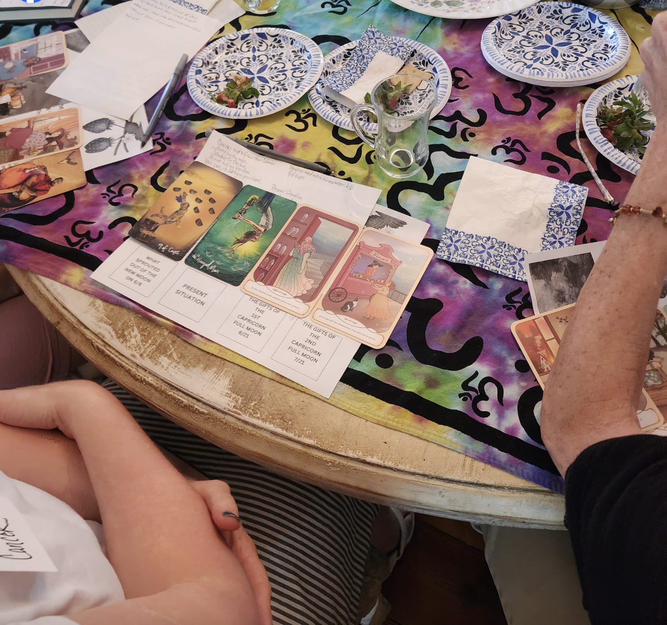 TEA & TAROT GROUP READING
