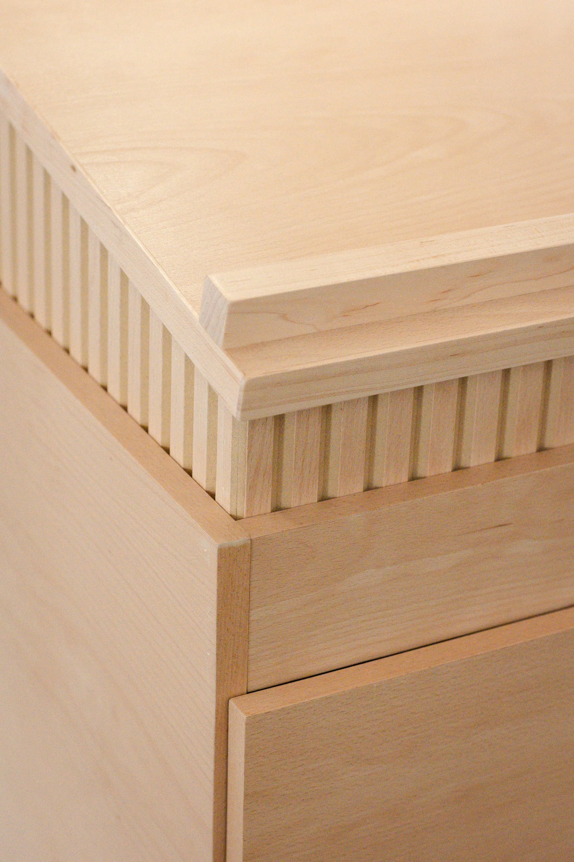 Bimah with fluted detail edge