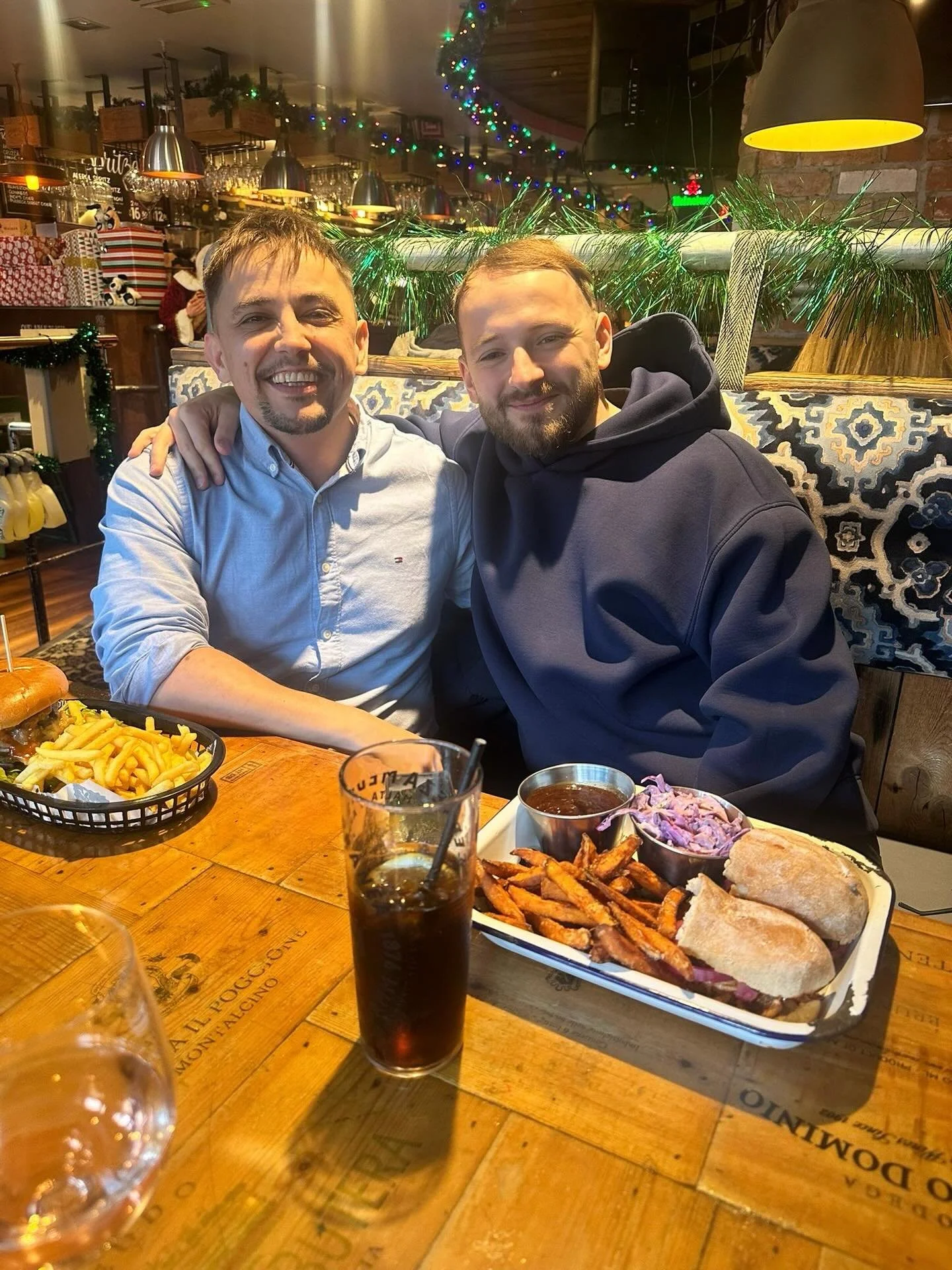 Nothing we love more than good food and great company.... and our recent team lunch was the perfect way to welcome two fantastic new faces to Tru Talent! 🙌✨

Meet 𝐆𝐫𝐚𝐧𝐭 𝐁𝐮𝐫𝐧𝐬, our new 𝐑𝐞𝐜𝐫𝐮𝐢𝐭𝐦𝐞𝐧𝐭 𝐒𝐩𝐞𝐜𝐢𝐚𝐥𝐢𝐬𝐭.
 With six 