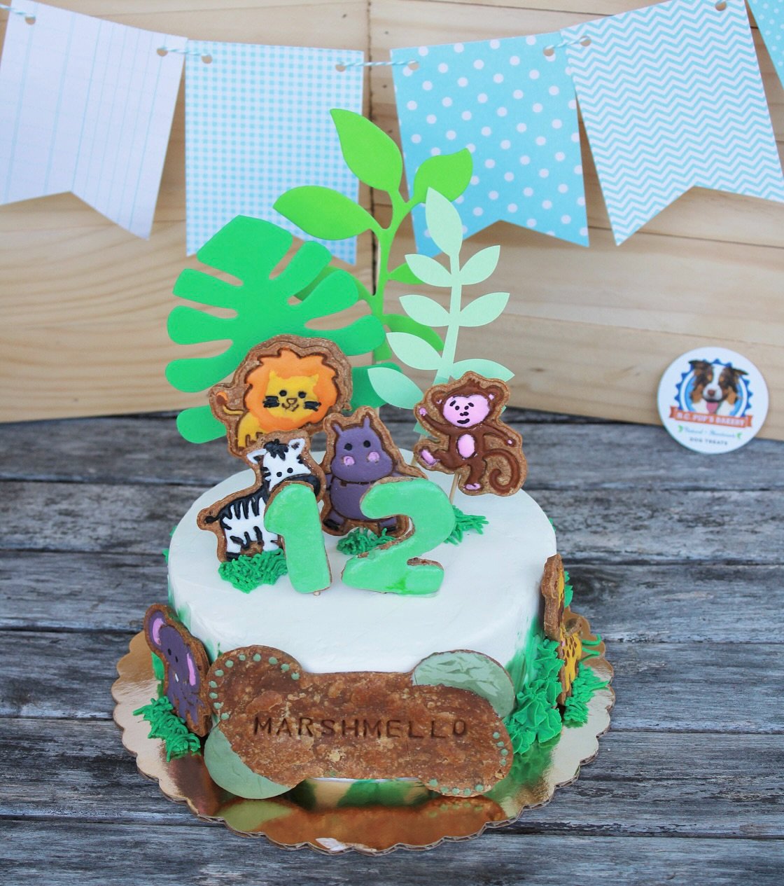 Welcome to the jungle 🐯🦁🐵🦒

This cute cake was on of the kind, all customized organic peanut butter biscuits, hand painted cookies with sugar free icing and of course loaded with more peanut butter inside to spoil the birthday boy 👏🏼 #ncpupsbak
