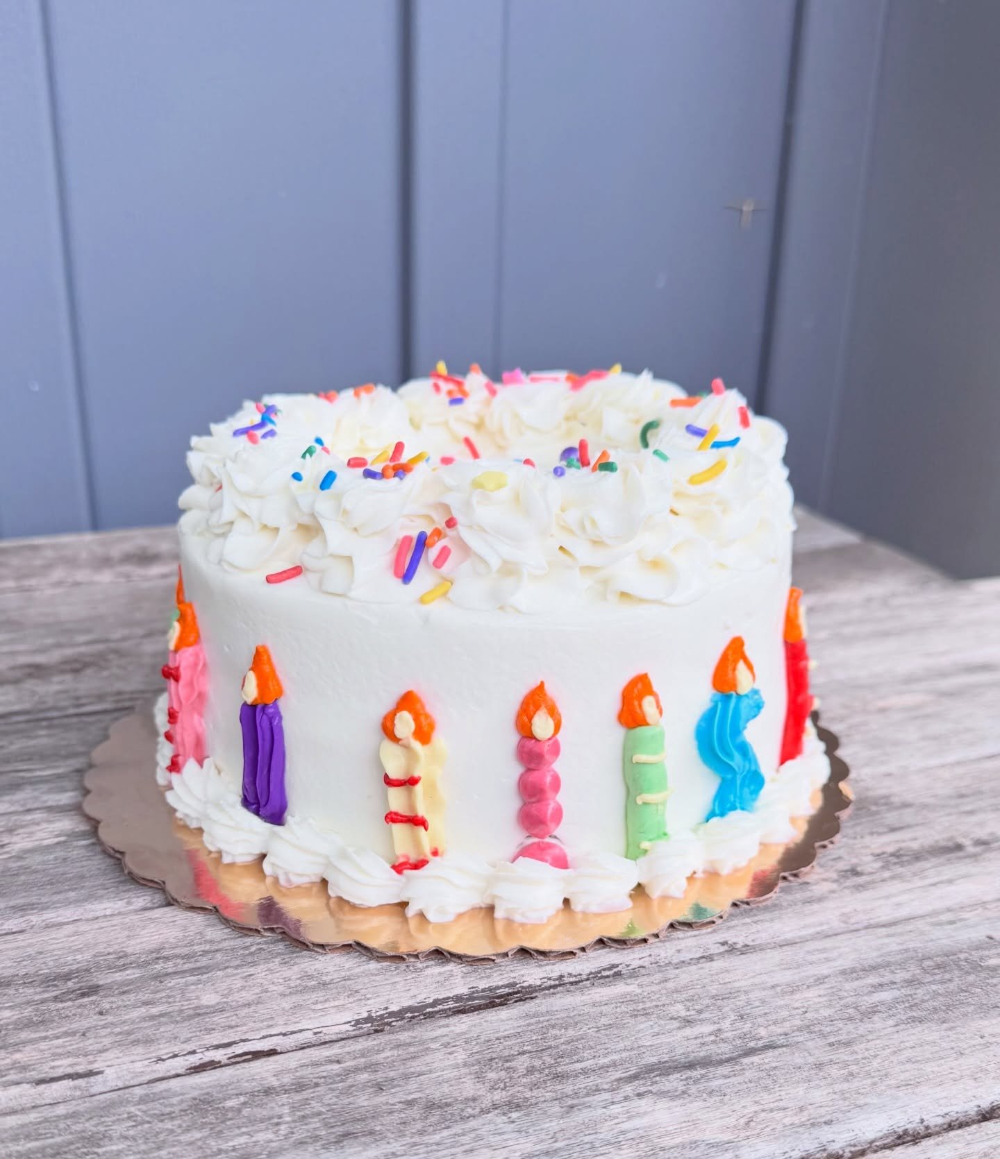 A color story in cake form. Today&rsquo;s theme: 
bright and fun 🤩 🌈
#ncpupsfeature #ncpupsbakery