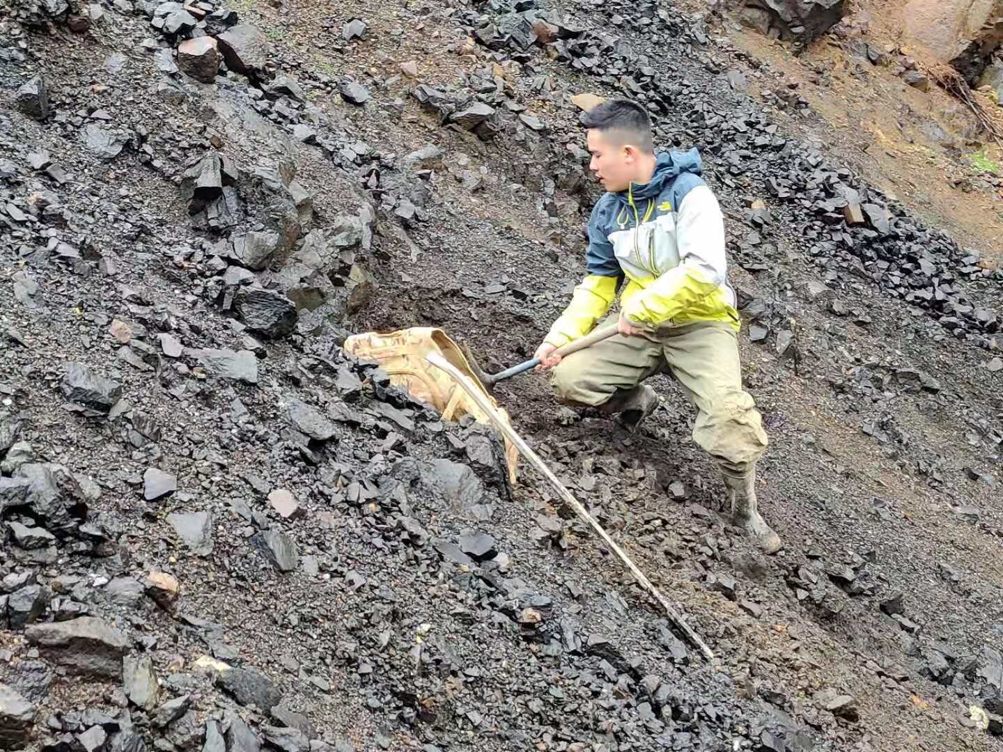 Winter digging at a basalt quarry for zeolite minerals.