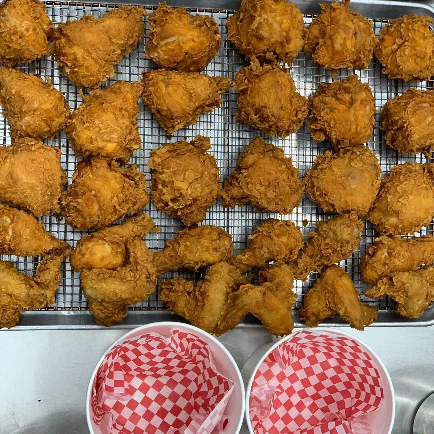 Sometimes you just need a bucket 🙌#fckitgetabucket #luckybirdla #losangelesfood #dtla