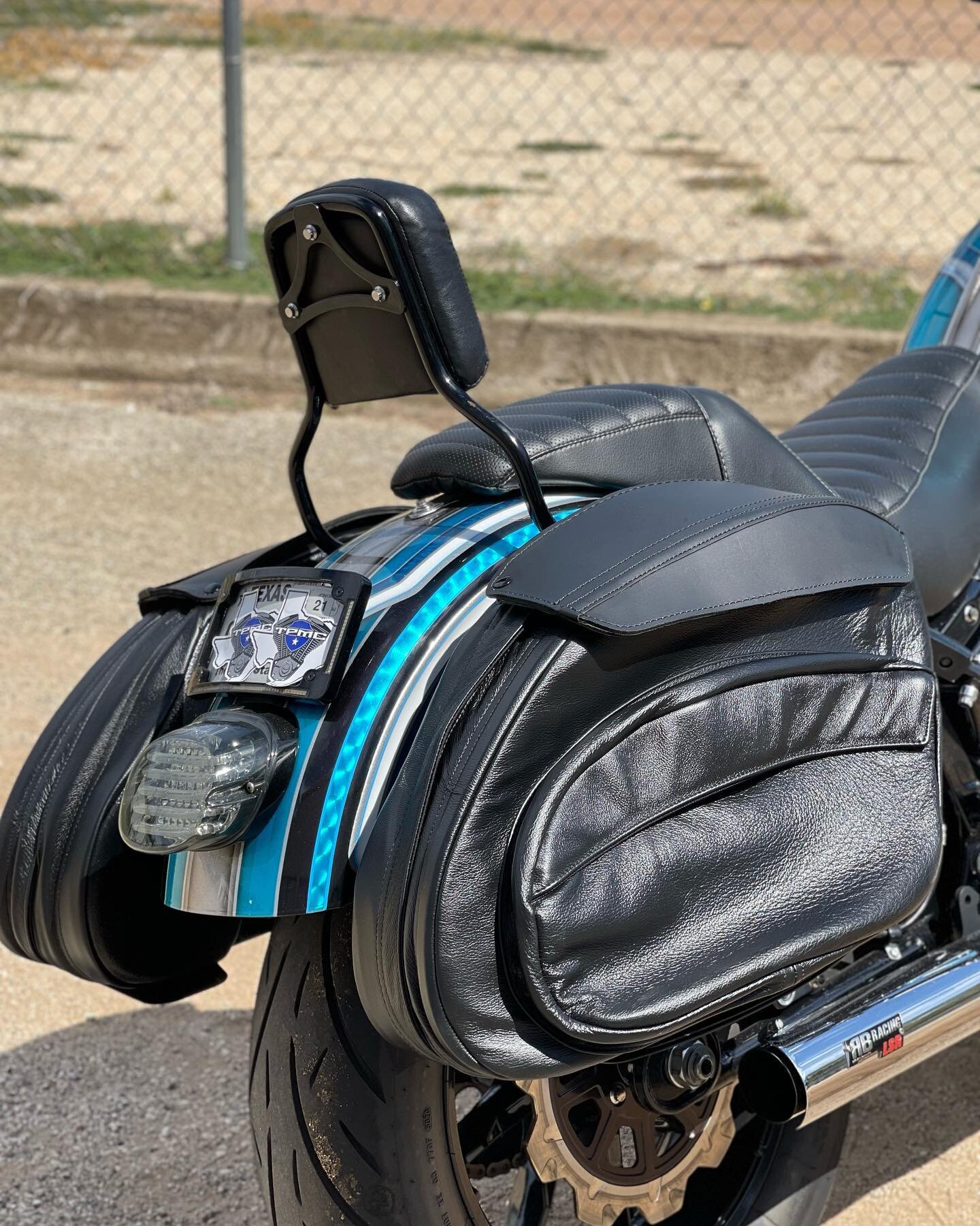 We finally got around to installing some all leather @leatherprosusa on the shop bike and then ripped them all the way to Tennessee and back. These bags are incredible with tons of storage room even without the expansion section. It was awesome being