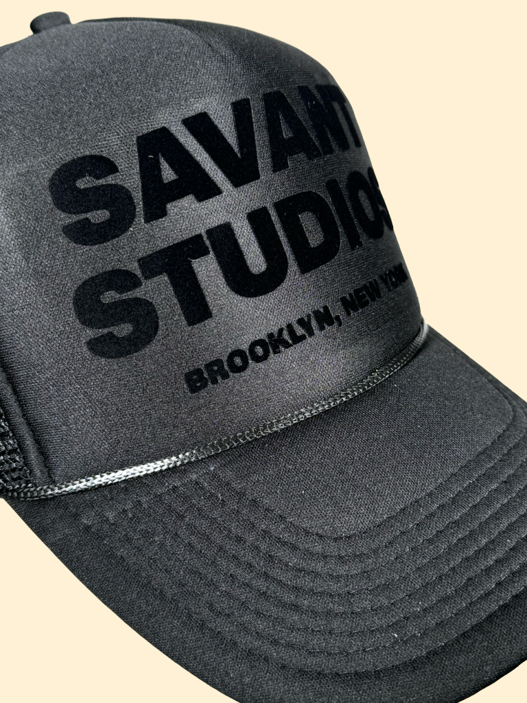 【SAVANT STUDIOS】SS TRUCKERキャップ Ss Trucker (Black Out) — Savant Studios