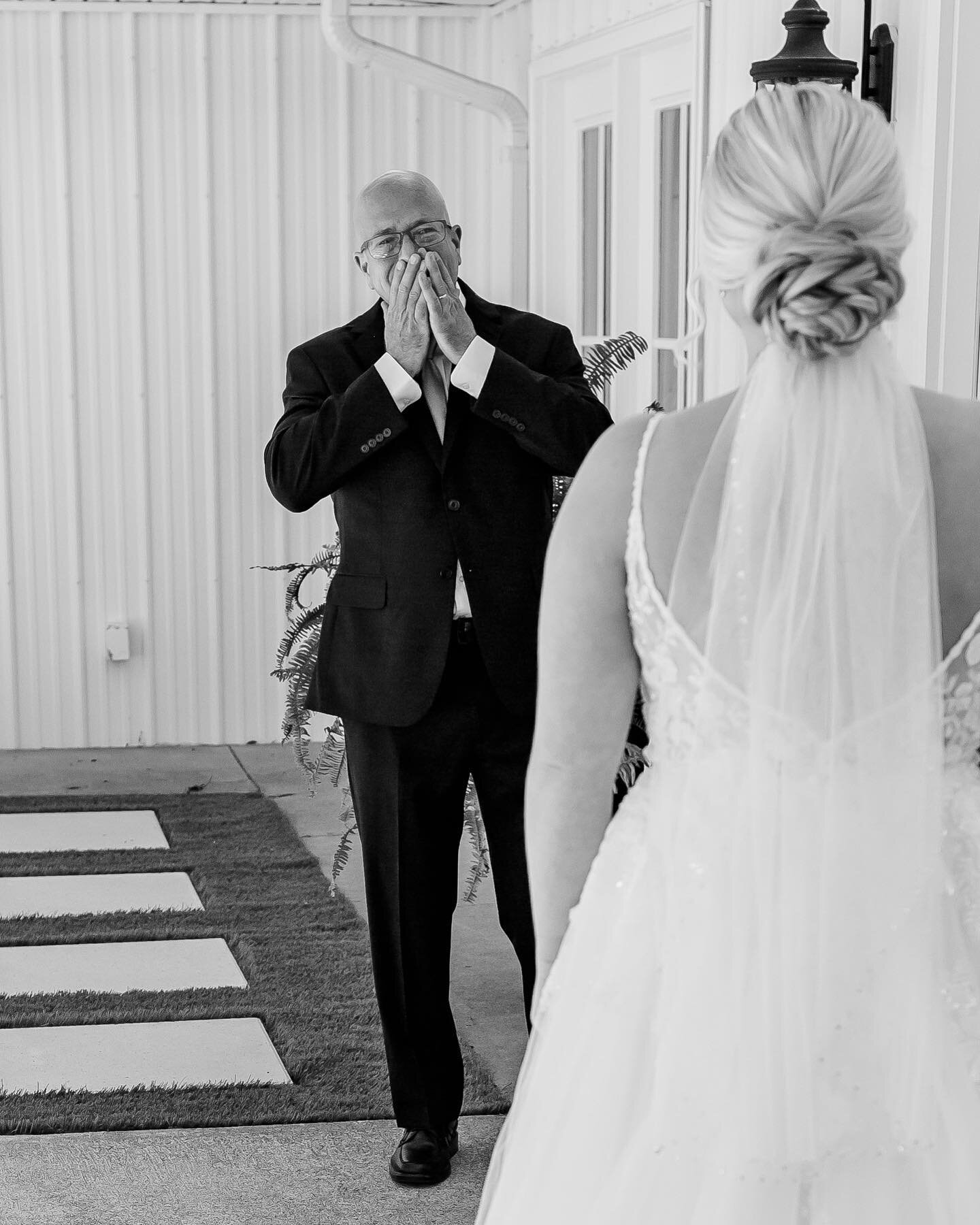 All the sweet emotions || Monogrammed handkerchief as a wedding day gift for Dad, always a lovely idea. 🤍