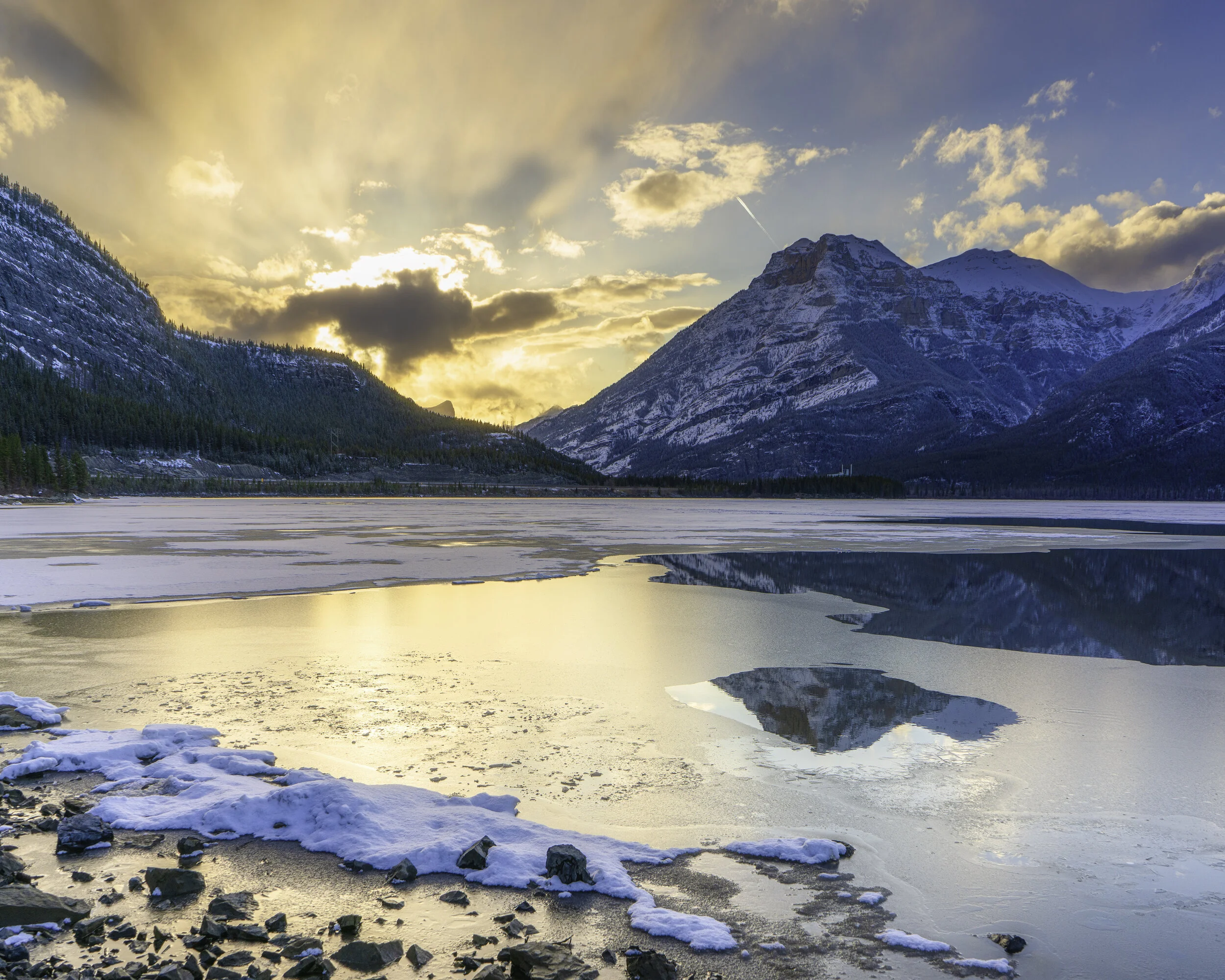 Lac des Arcs Sunset 2021.jpg