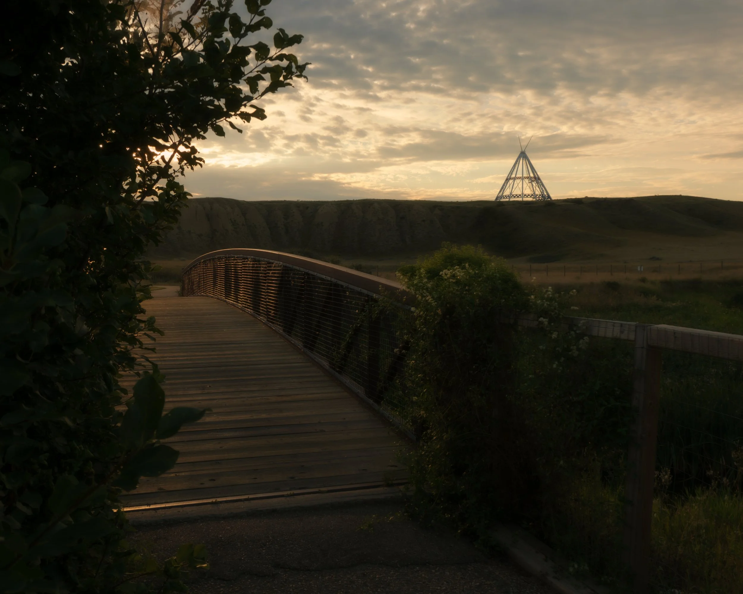Medicine Hat - Bridge good light - Sunrise .jpg