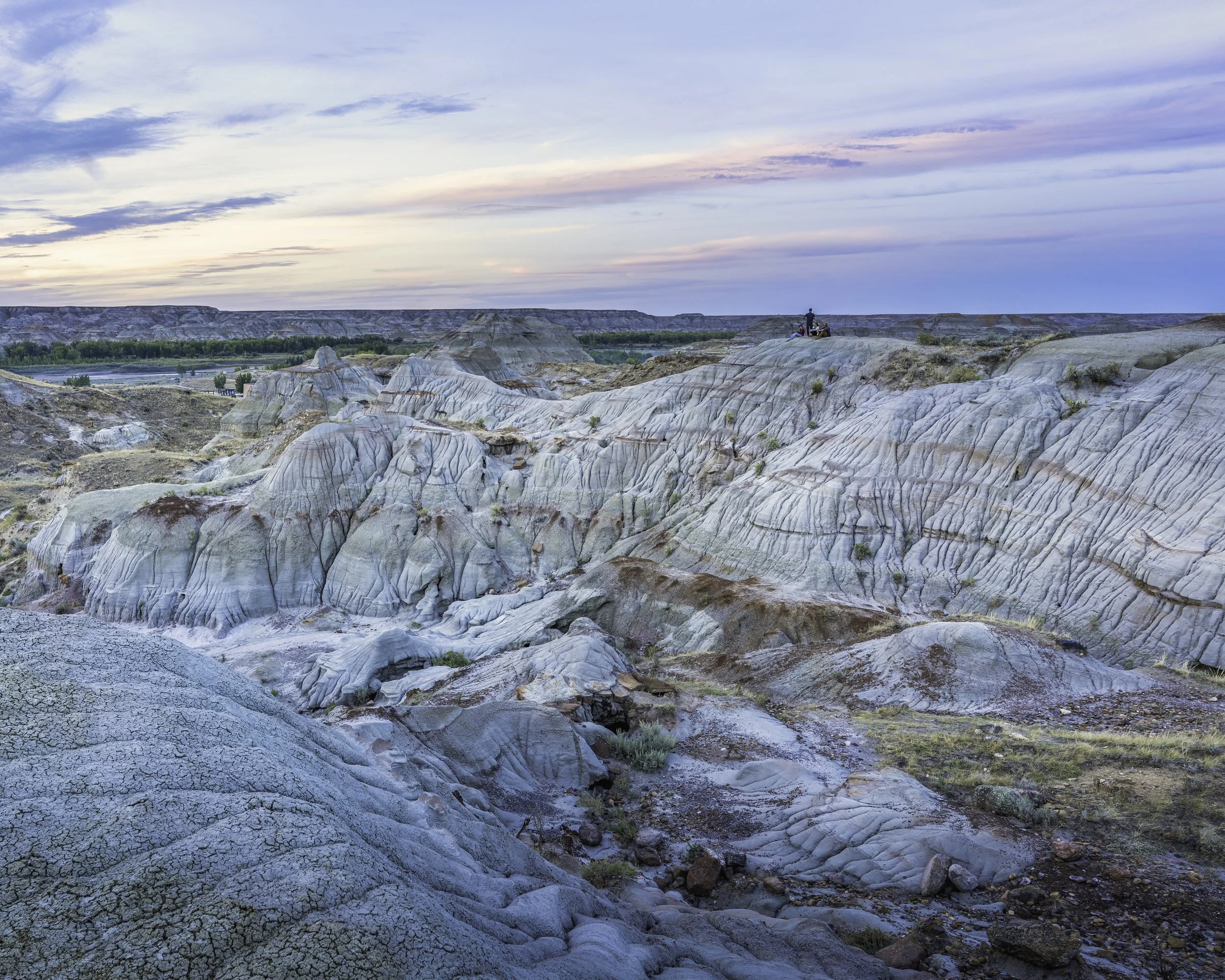 Dinosaur Provincial Park Sep 2021 people on clifs .jpg
