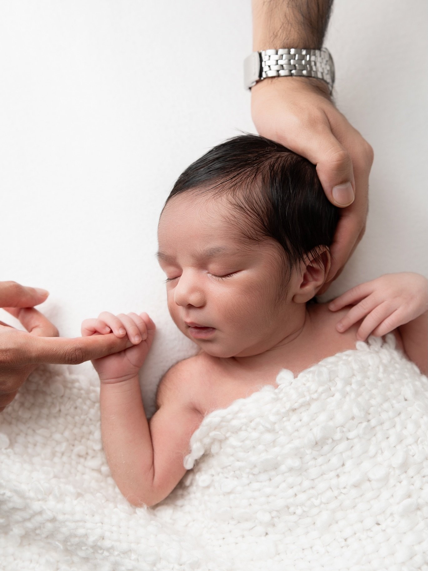 You&rsquo;re safe in your parents&rsquo; hands&hellip; Always and forever 🤍
.
@aidamiriphotography 
www.aidamiri.com
.
#newbornphotos #newbornphotography #vancouvernewbornphotographer #richmondnewbornphotographer #newbornposing