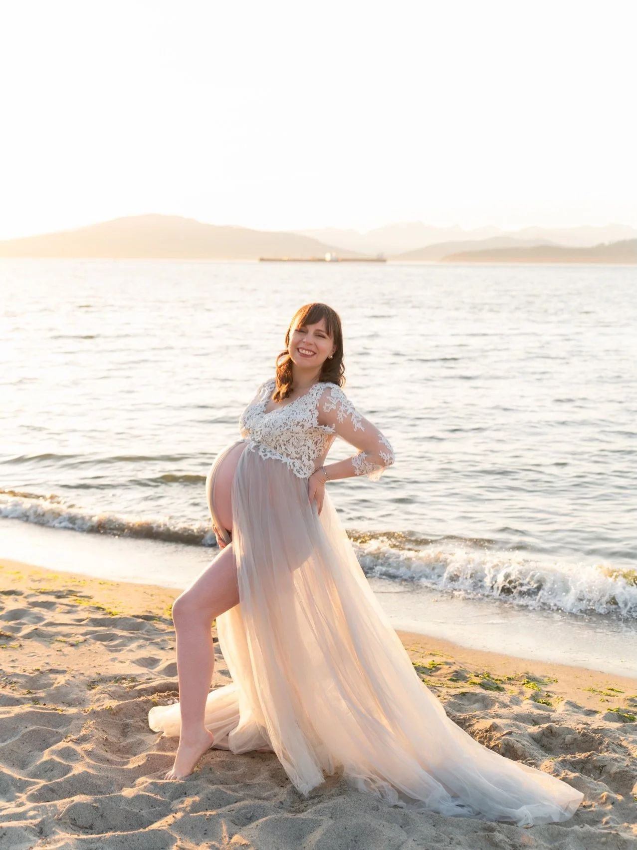 Beach maternity sessions are back!! 🤍 Beautiful Cristiana 🤍
.
@aidamiriphotography 
www.aidamiri.com