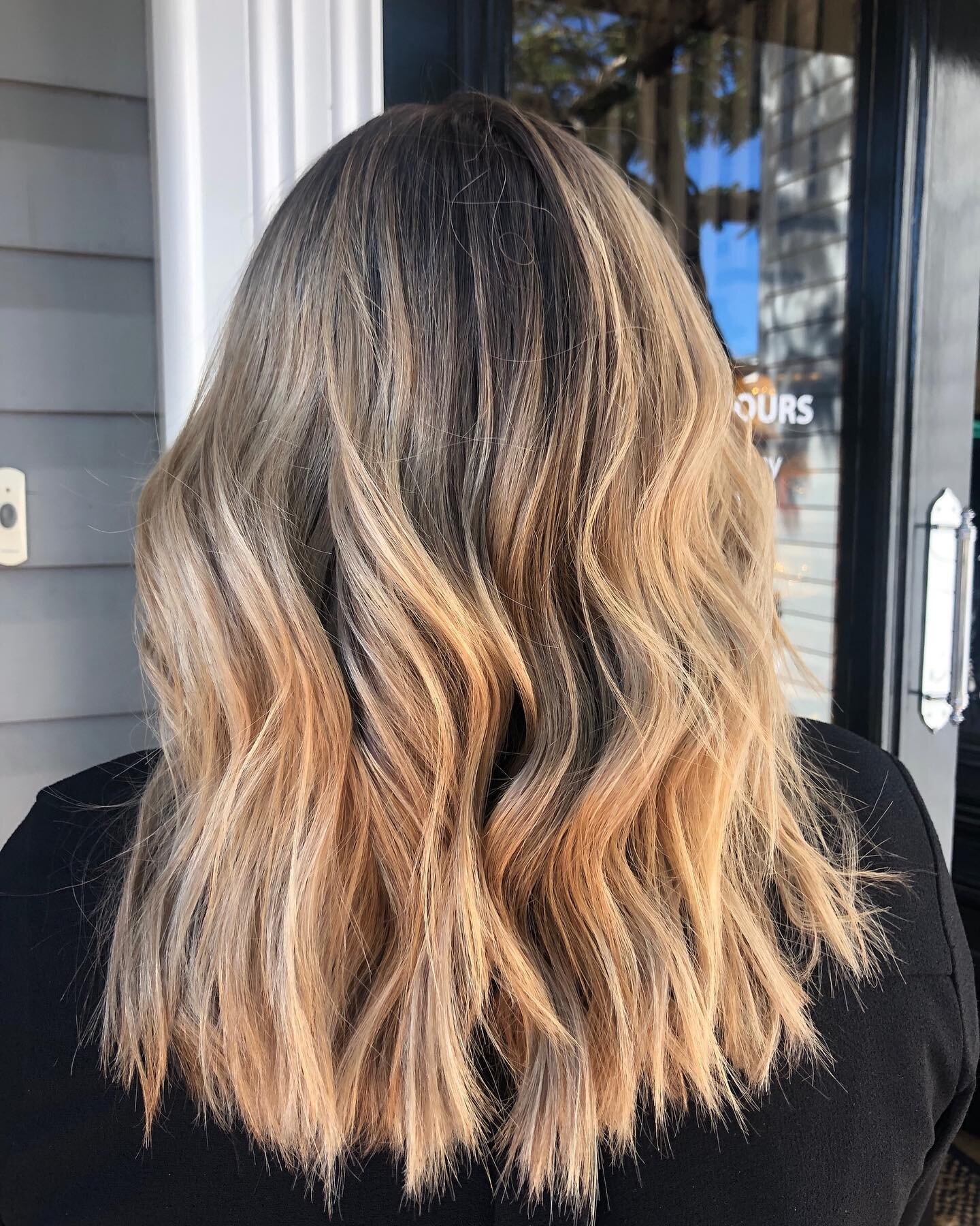 Are you wanting to transition away from regular foils? 
⠀⠀⠀⠀⠀⠀⠀⠀⠀
We recommend the reverse balayage technique, which involves adding in the depth at the root while keeping all the blonde on your ends. Thus leaving you with a seamless lived in look. ✨