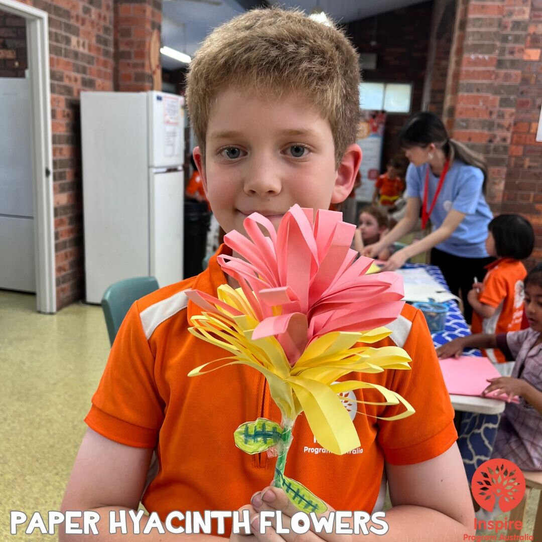 PAPER HYACINTH FLOWERS

During Inspire Time the children dived into the art of making Paper Hyacinth Flowers. 

With an array of colours that they could choose from, they eagerly embraced the opportunity to express their creativity. 

The process inv