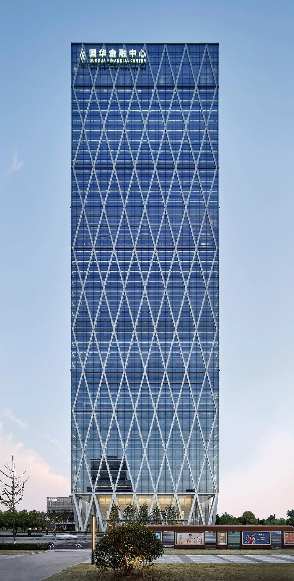 018-Guohua-Financial-Center-China-by-ZIAD-SOM-960x1892.jpg